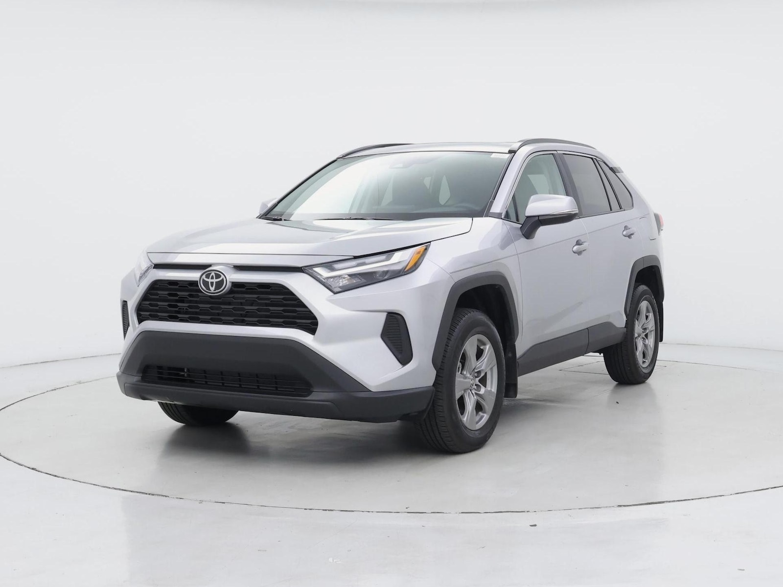 2025 Toyota RAV4 XLE - Photo 5
