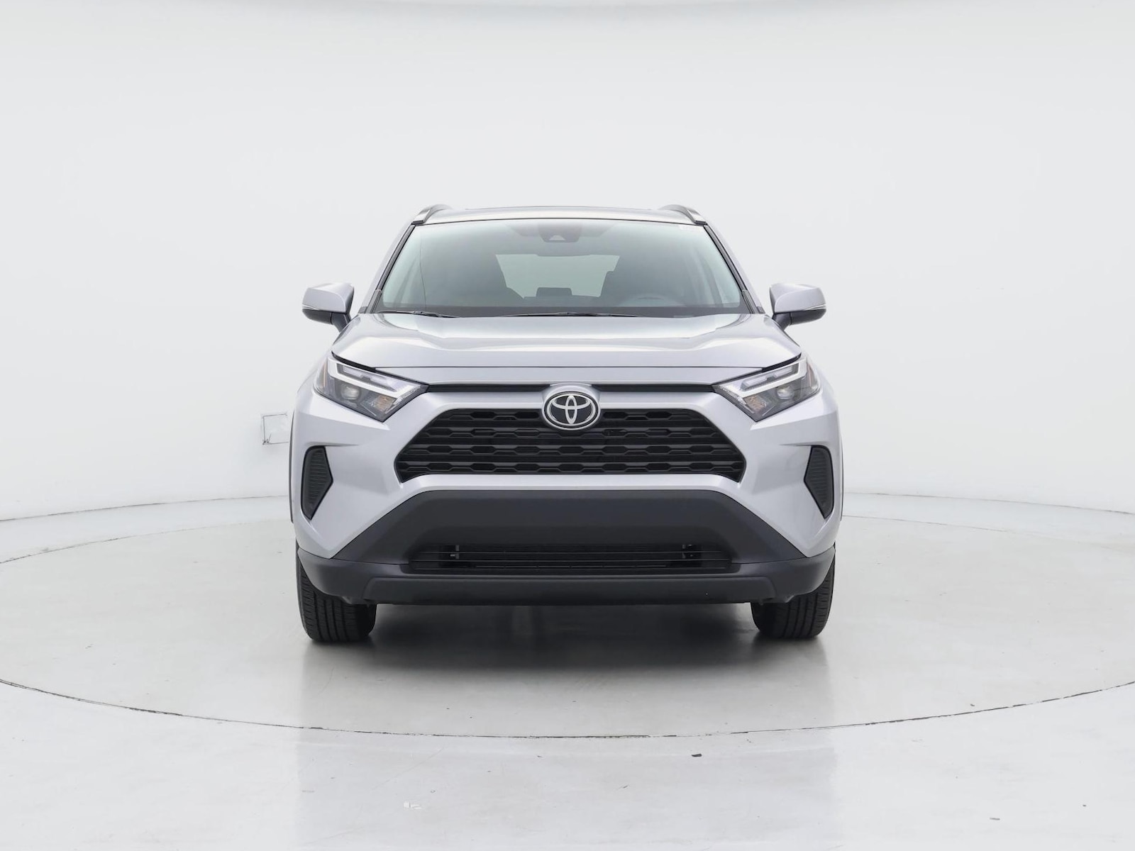 2025 Toyota RAV4 XLE - Photo 6