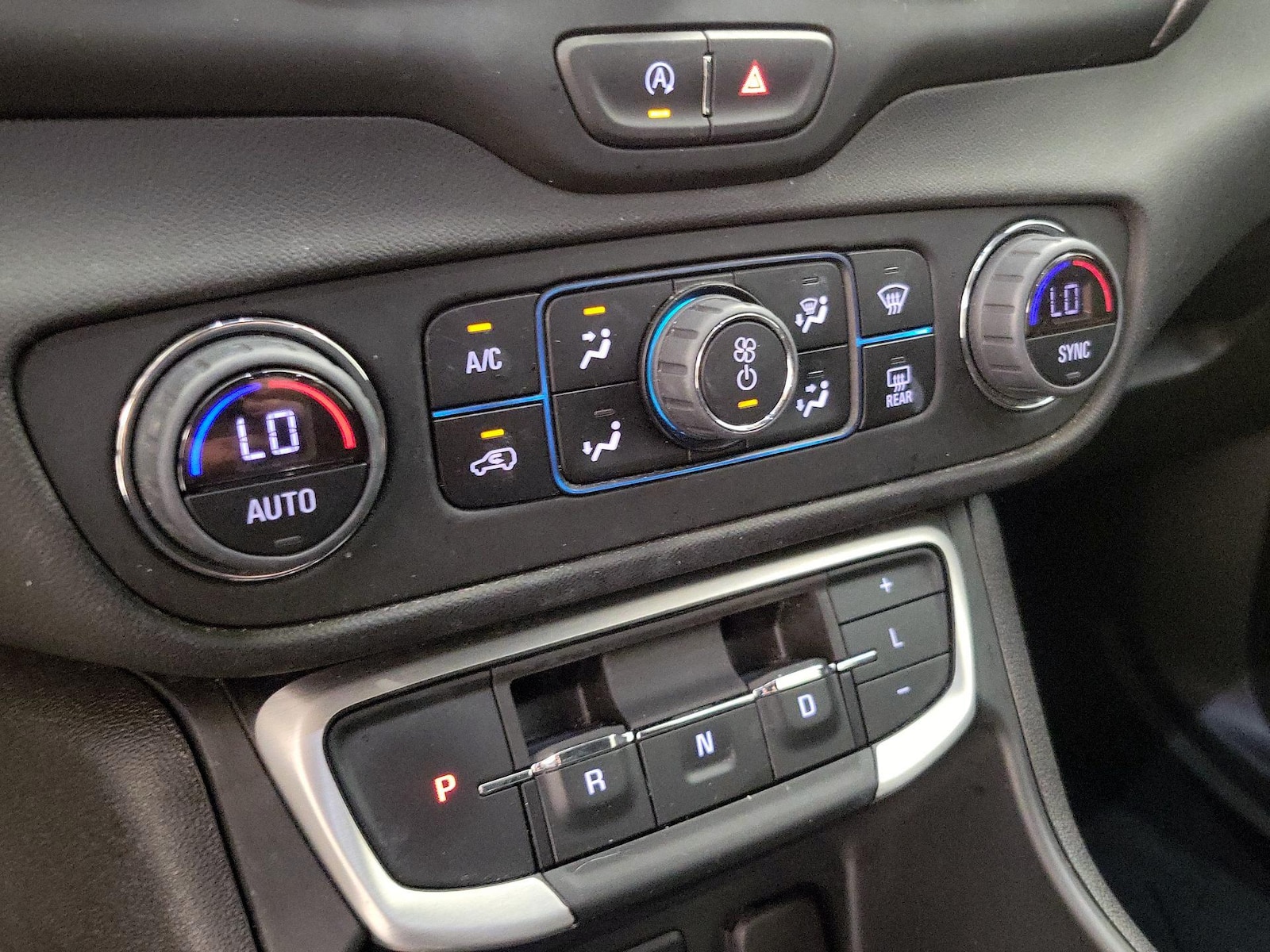 2024 GMC Terrain SLE - Photo 17