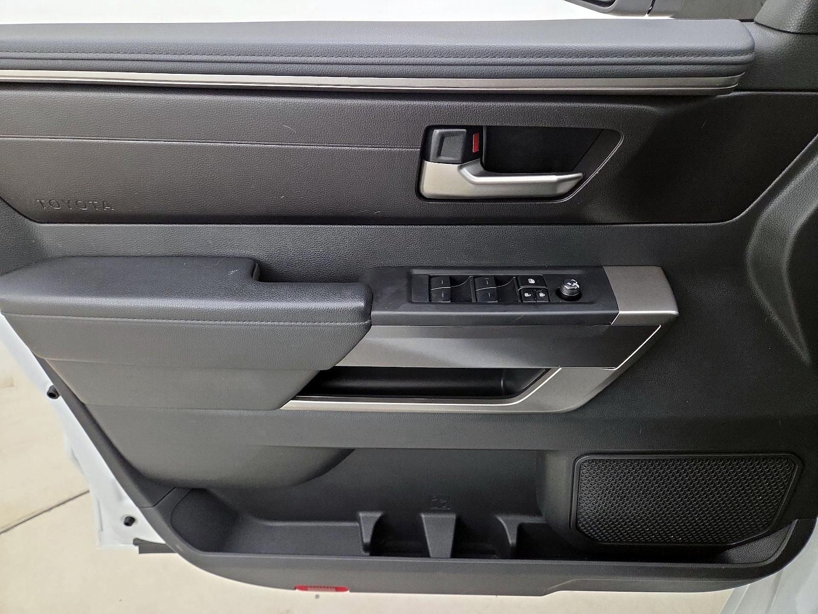 2025 Toyota Tundra SR5 - Photo 13