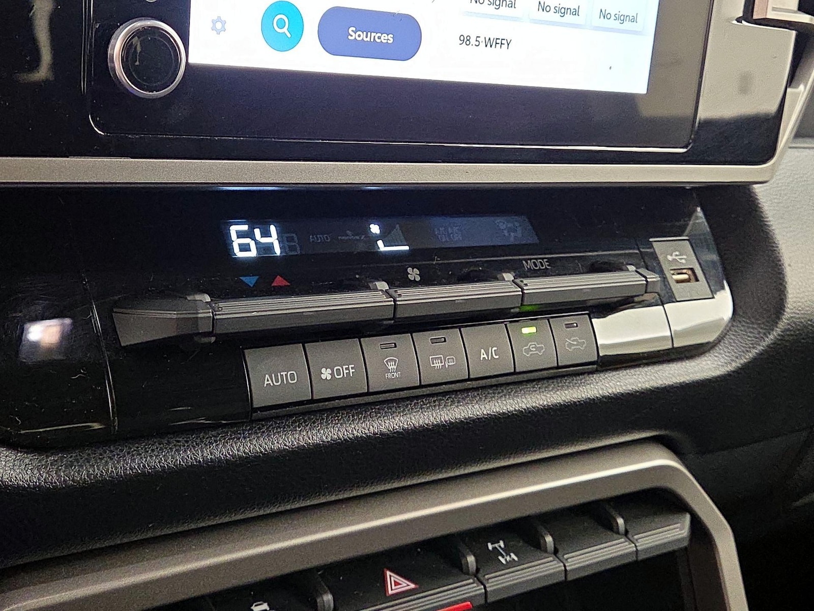 2025 Toyota Tundra SR5 - Photo 17