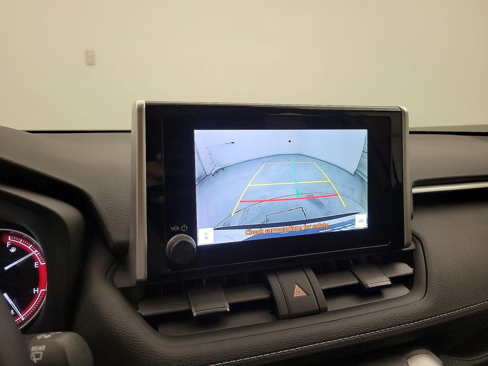 2025 Toyota RAV4 XLE - Photo 15