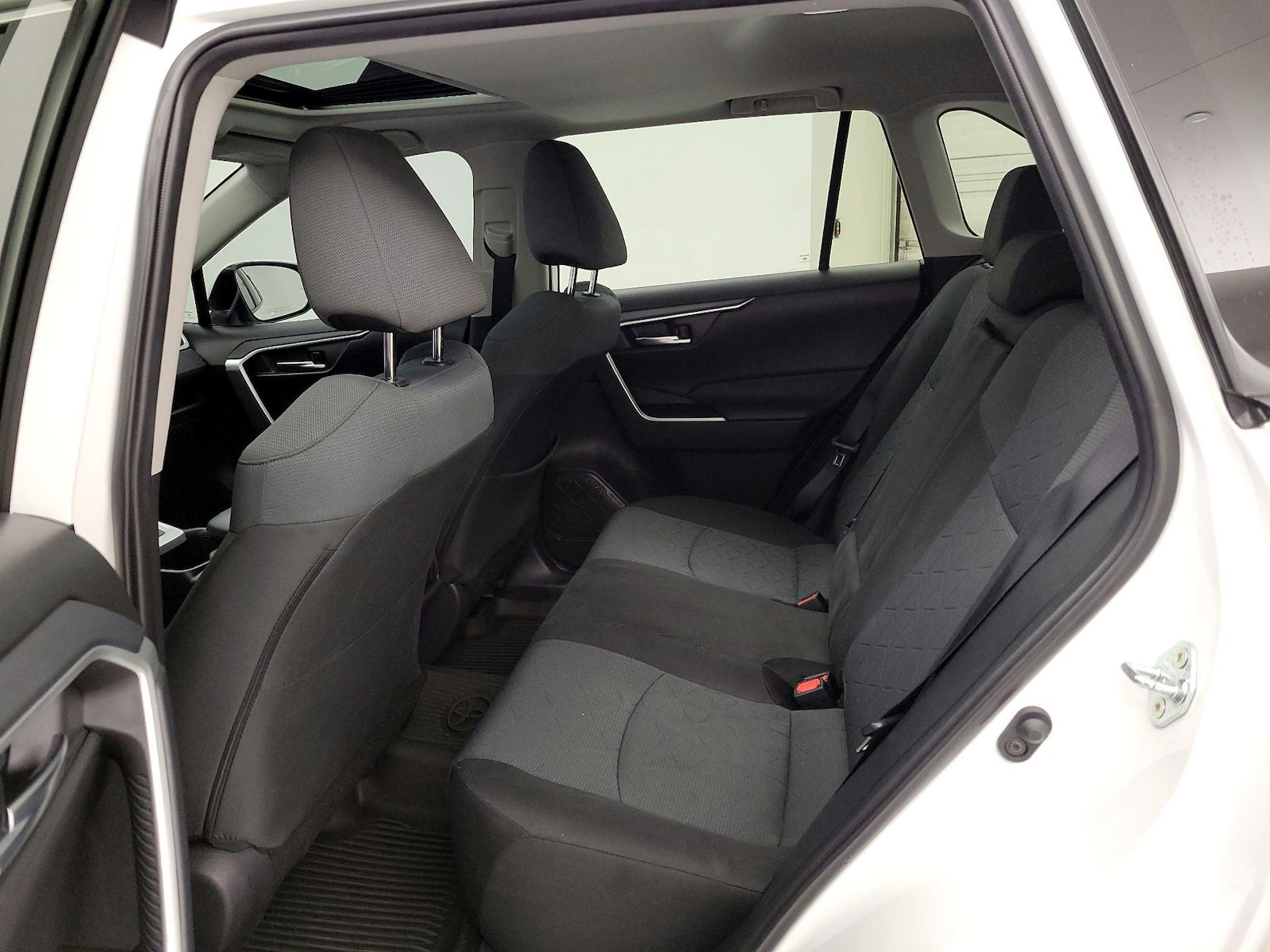 2025 Toyota RAV4 XLE - Photo 20