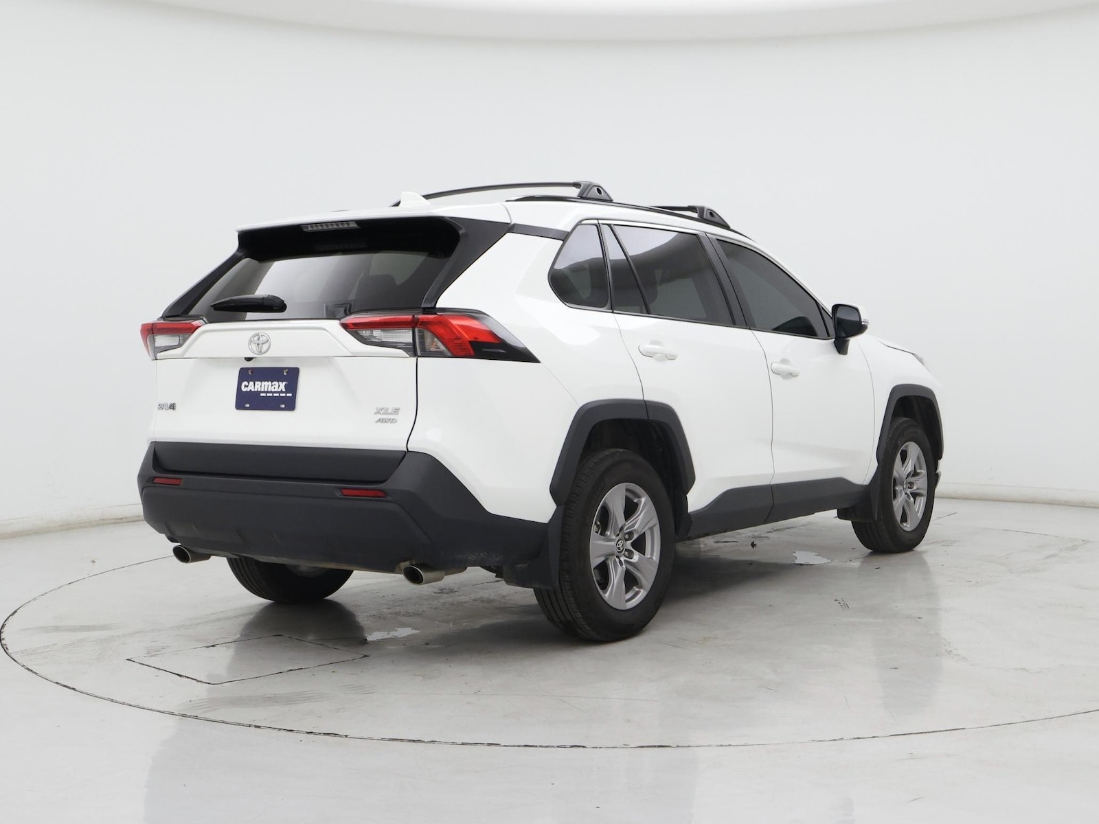 2025 Toyota RAV4 XLE - Photo 9