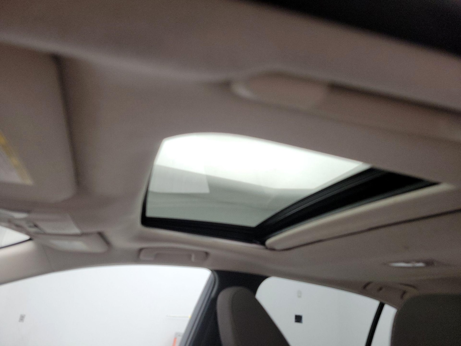 Sunroof(s) & Overhead Airbags