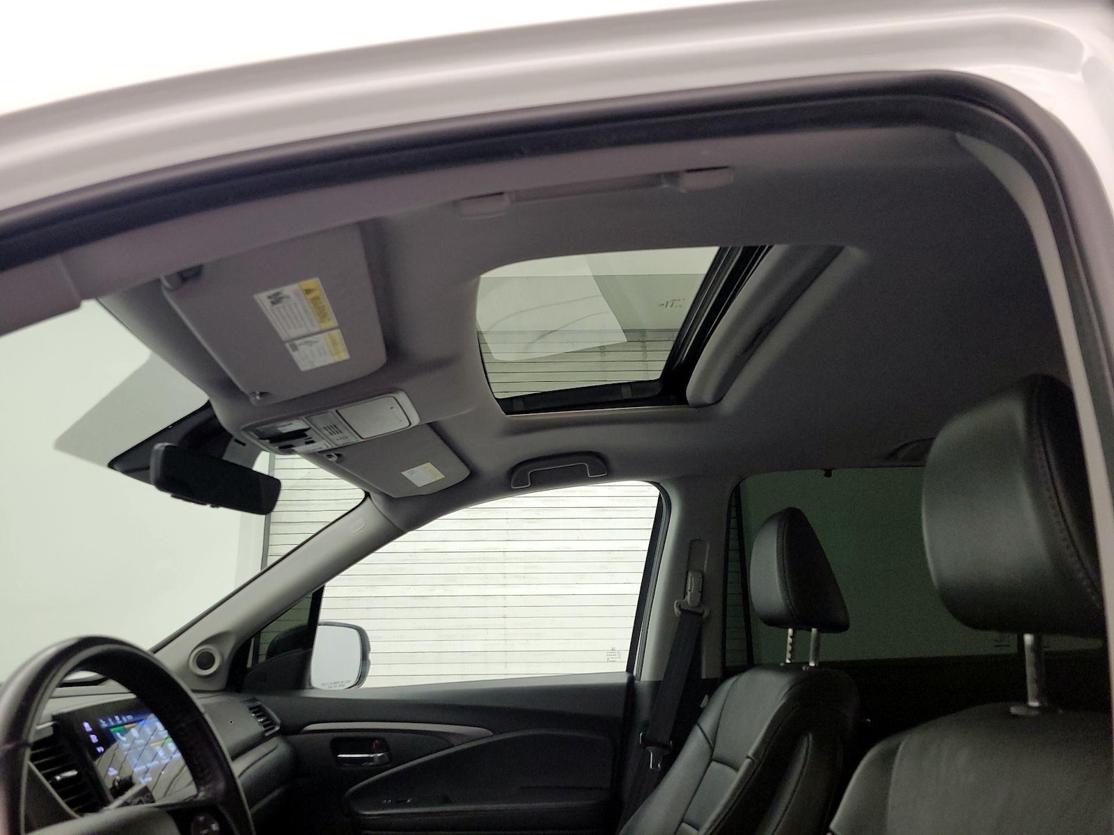 Sunroof(s) & Overhead Airbags