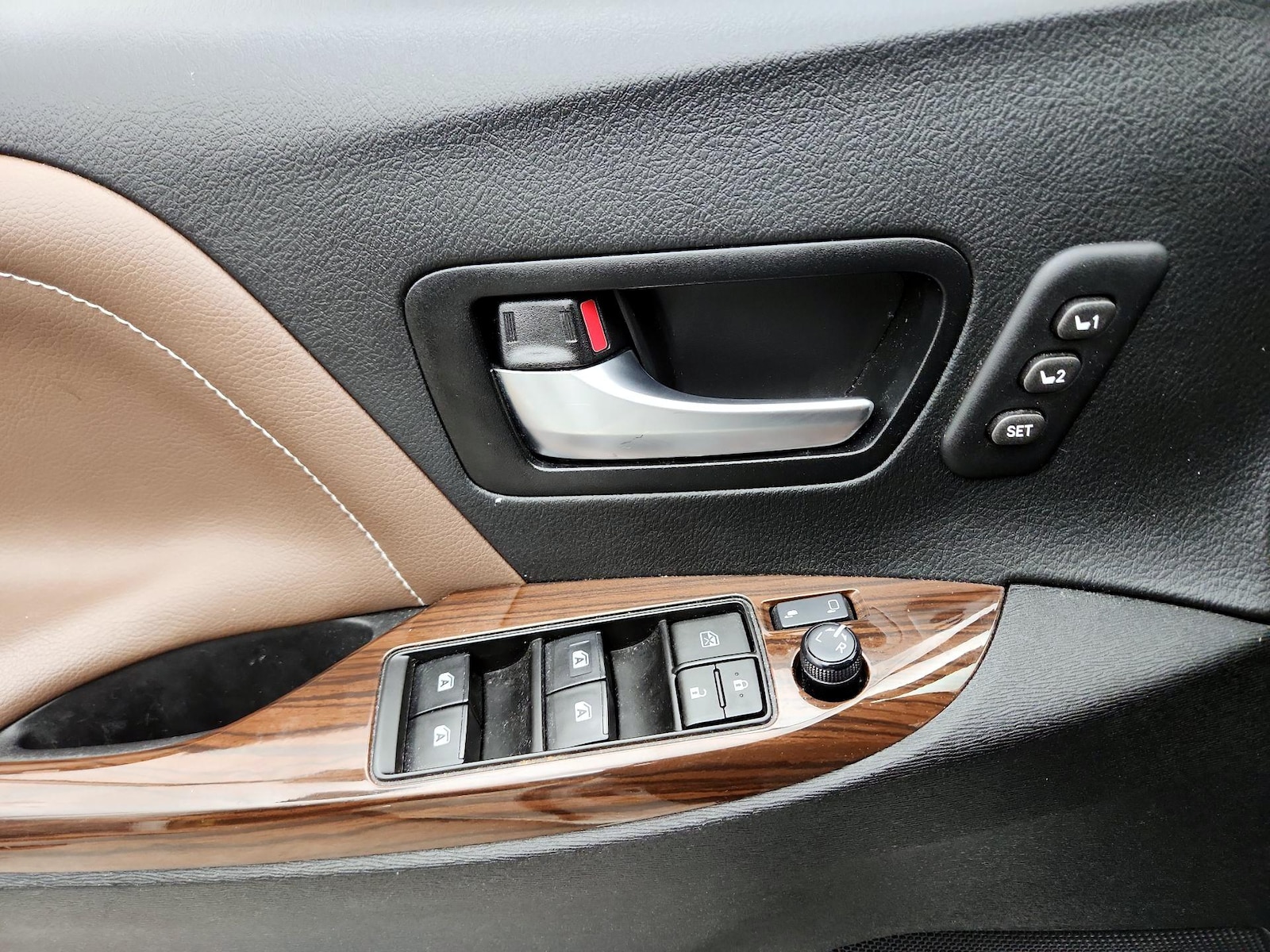 2020 Toyota Sienna Limited - Photo 13