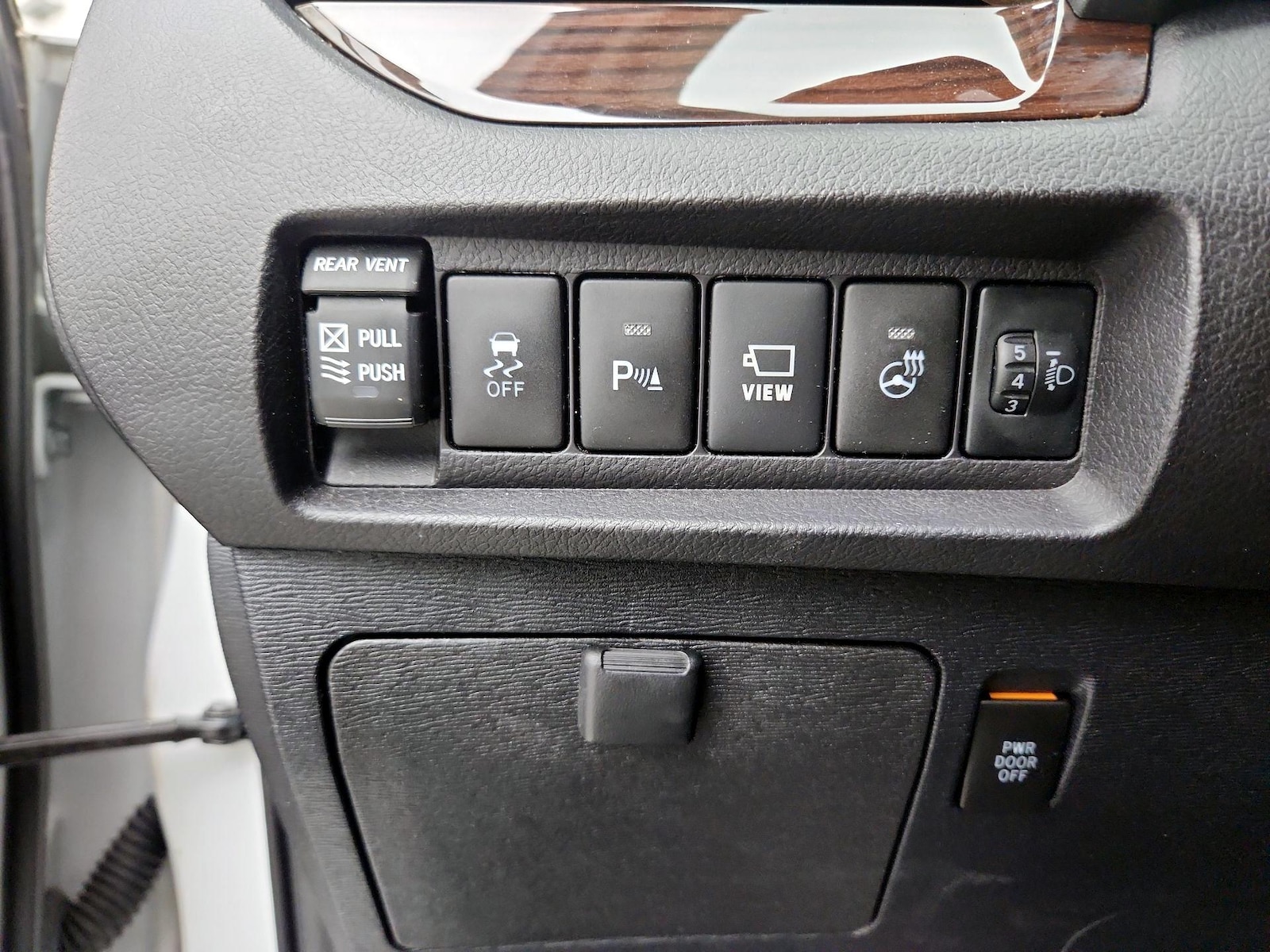 2020 Toyota Sienna Limited - Photo 14