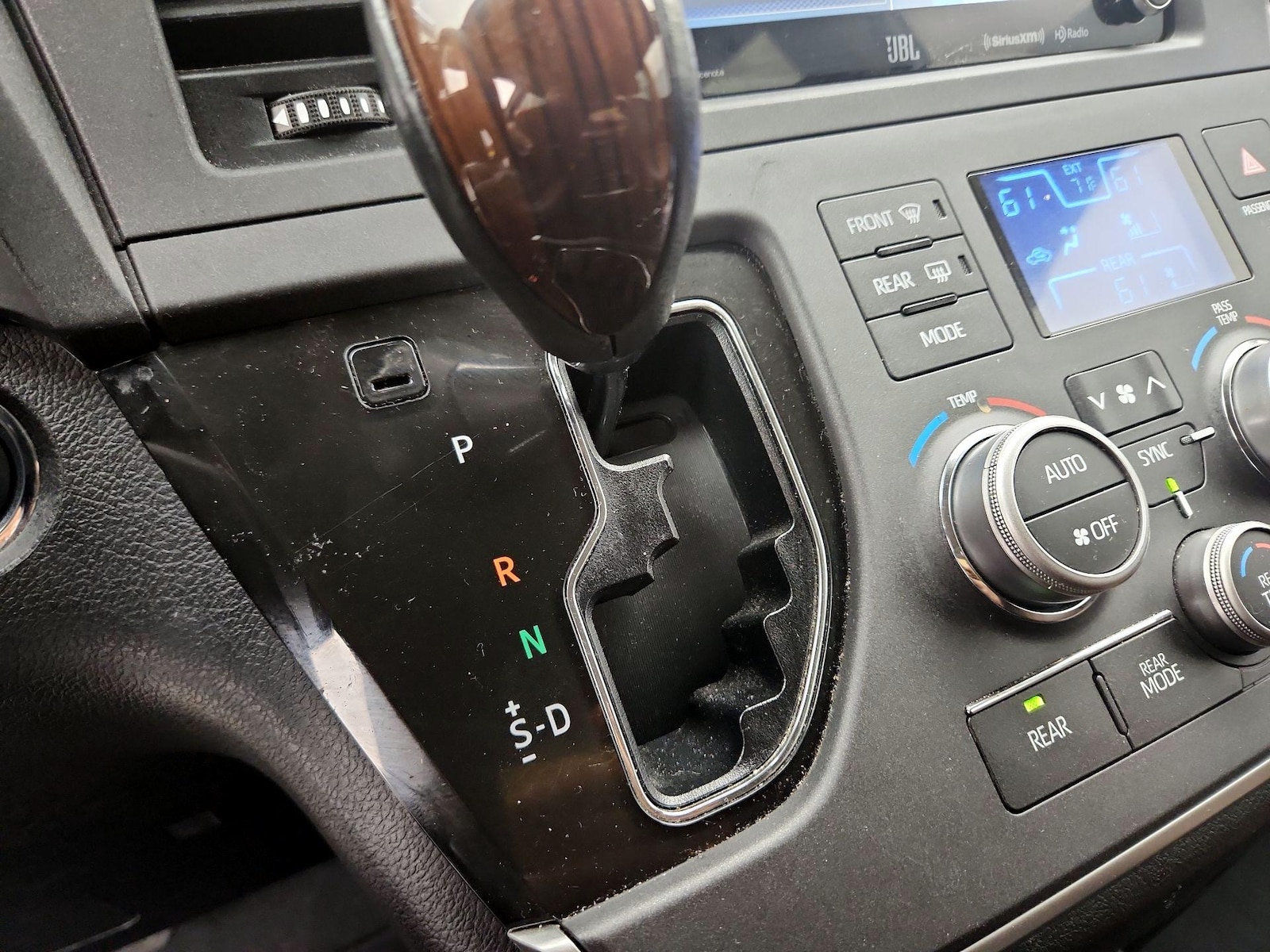 2020 Toyota Sienna Limited - Photo 18