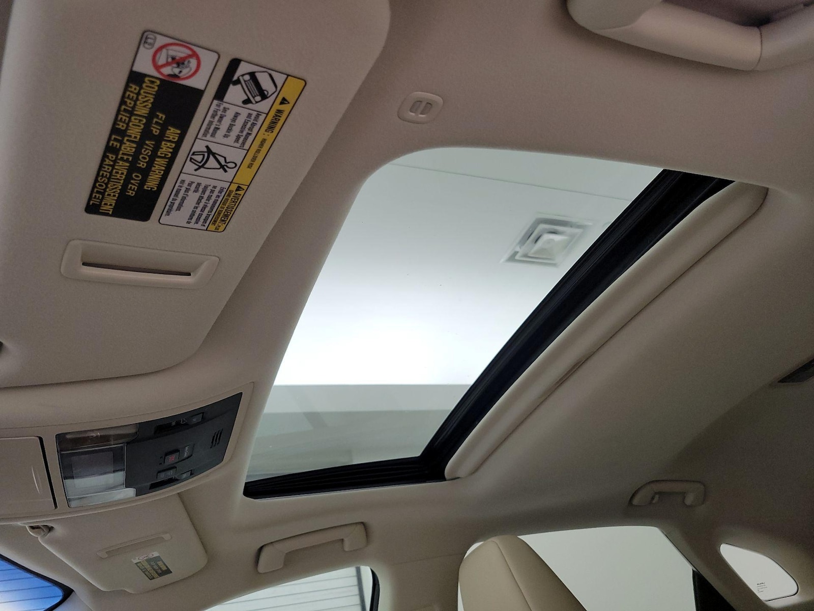 Sunroof(s) & Overhead Airbags