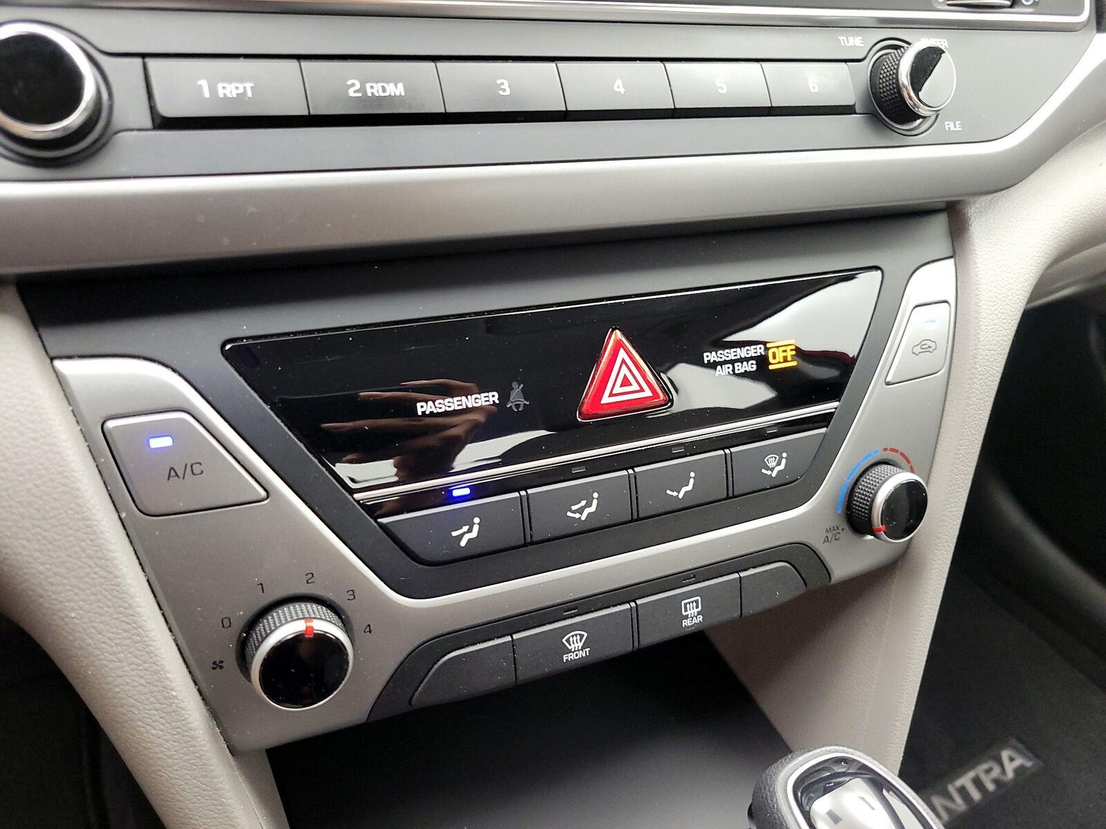 2018 Hyundai Elantra SE - Photo 16