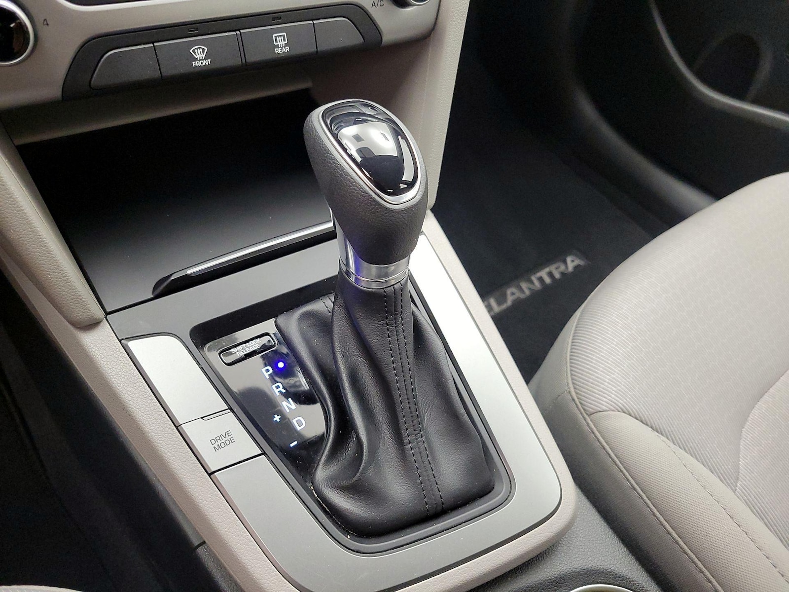 2018 Hyundai Elantra SE - Photo 17