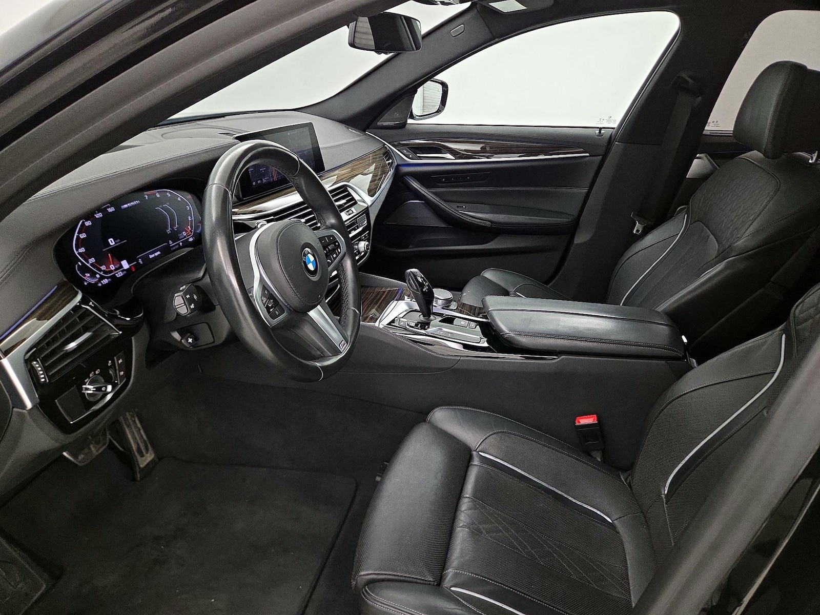 2020 BMW 5 Series M550i - Photo 12