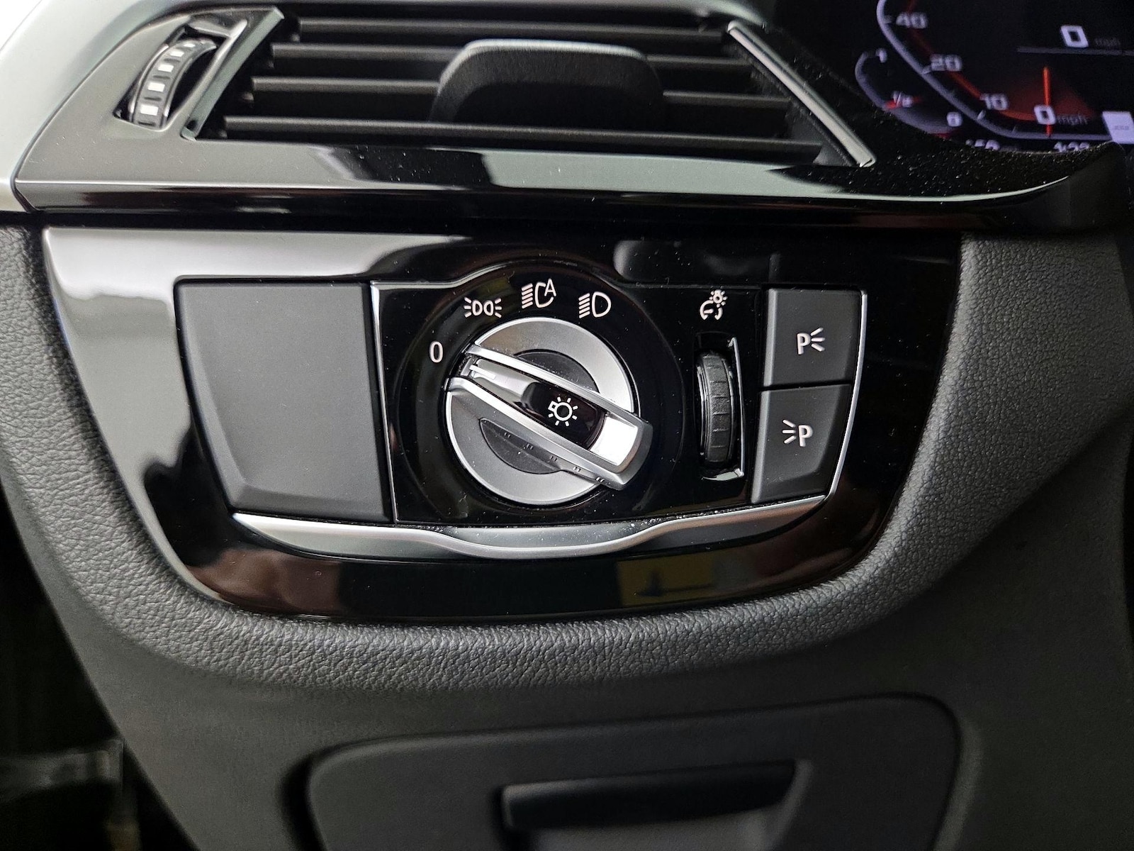 2020 BMW 5 Series M550i - Photo 14