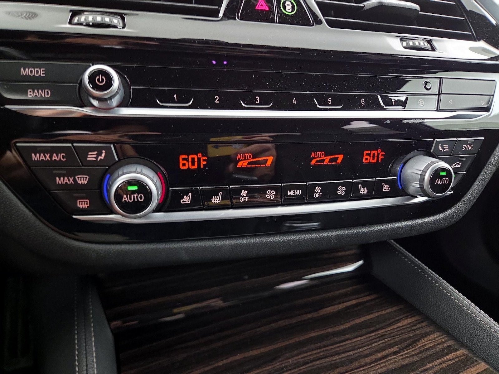 2020 BMW 5 Series M550i - Photo 18