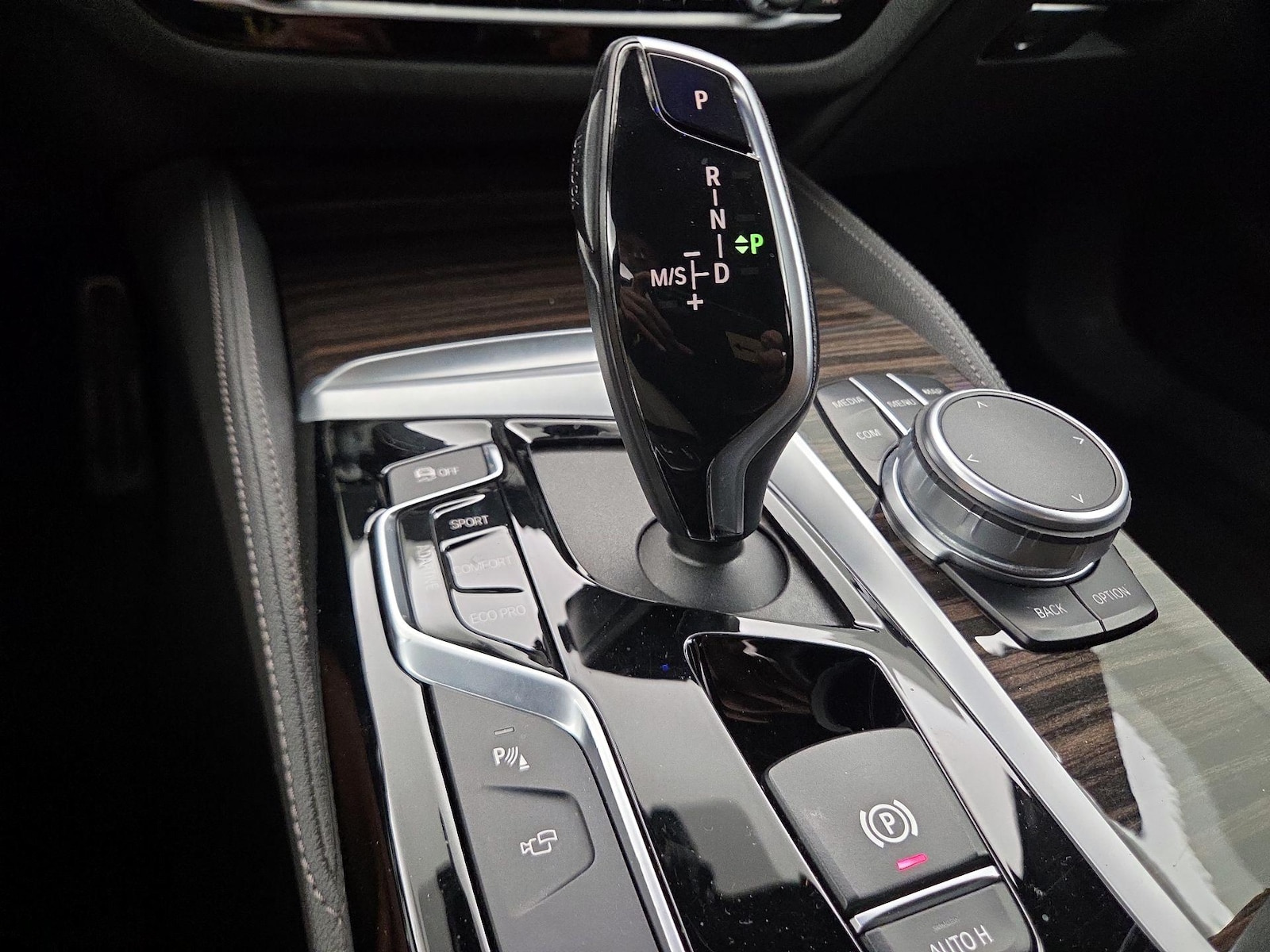 2020 BMW 5 Series M550i - Photo 19