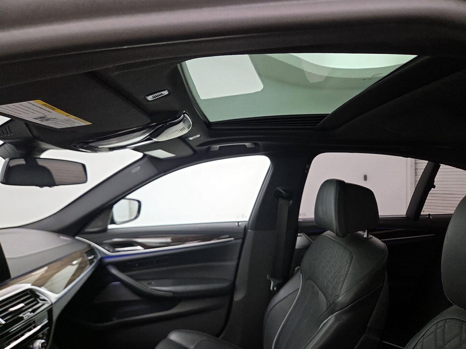 2020 BMW 5 Series M550i - Photo 21