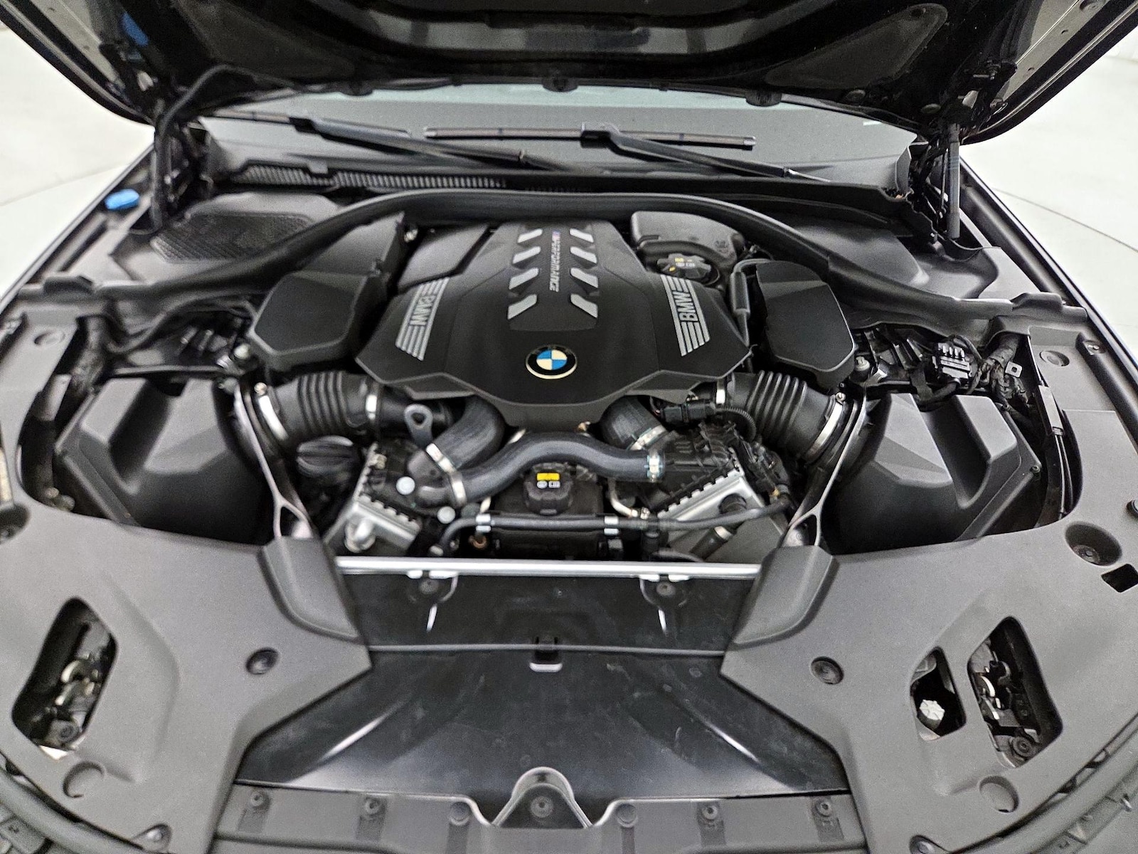 2020 BMW 5 Series M550i - Photo 24