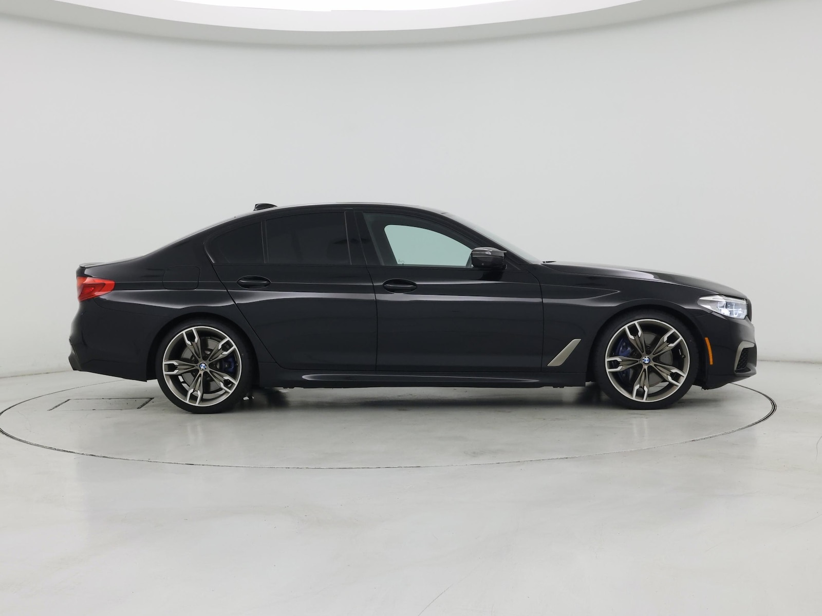 2020 BMW 5 Series M550i - Photo 8