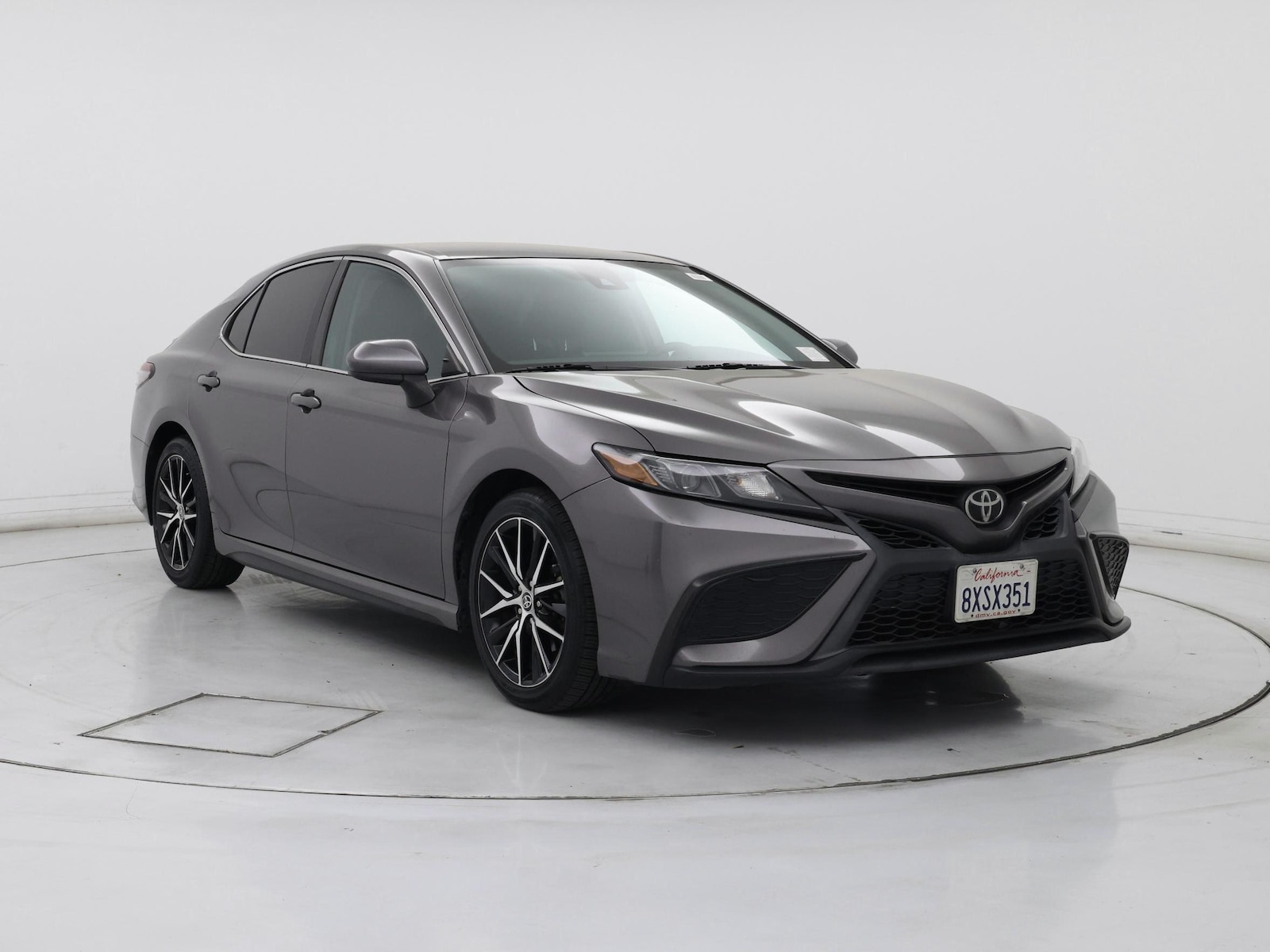 2021 Toyota Camry SE - Photo 2
