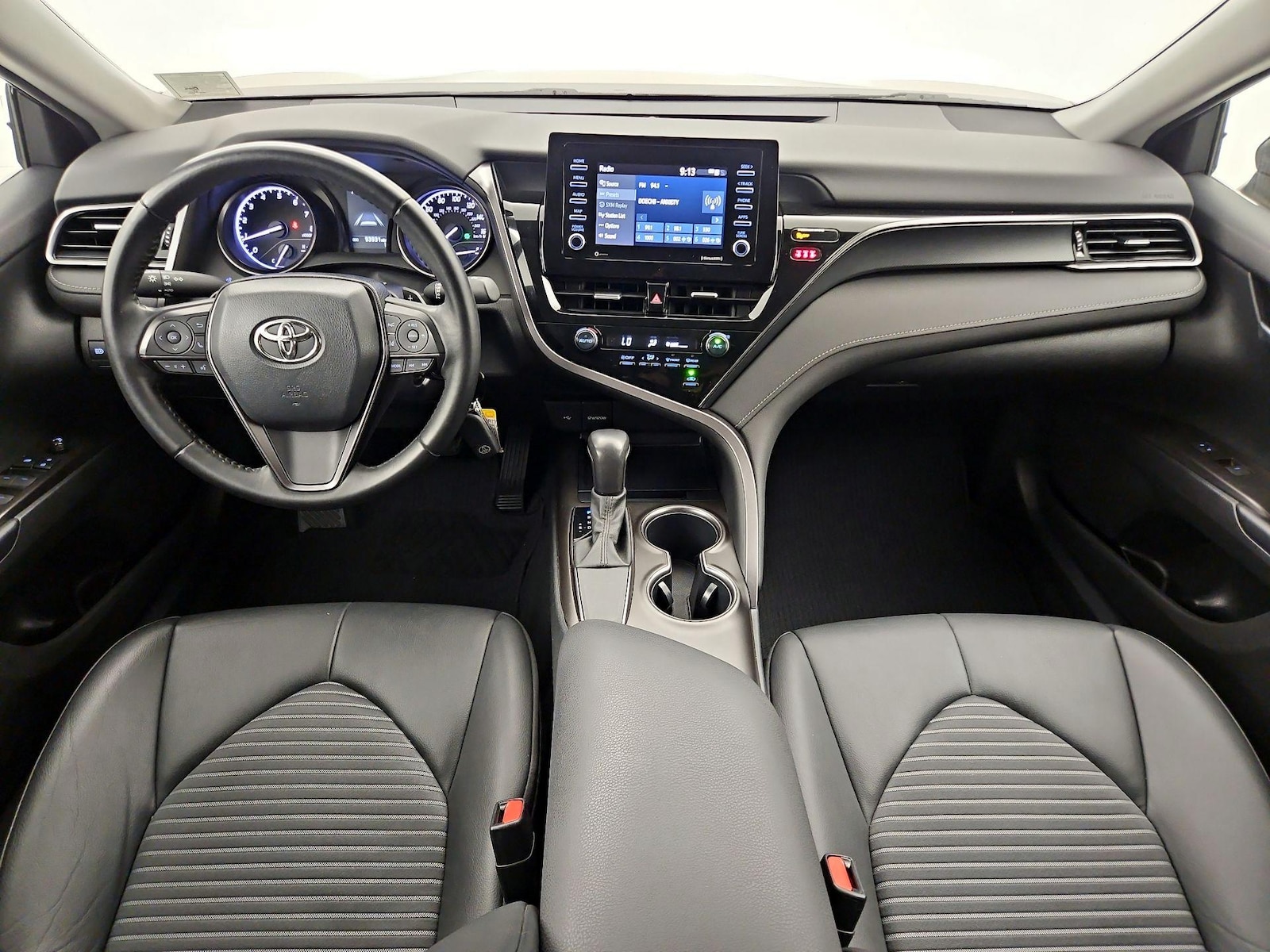 2021 Toyota Camry SE - Photo 10