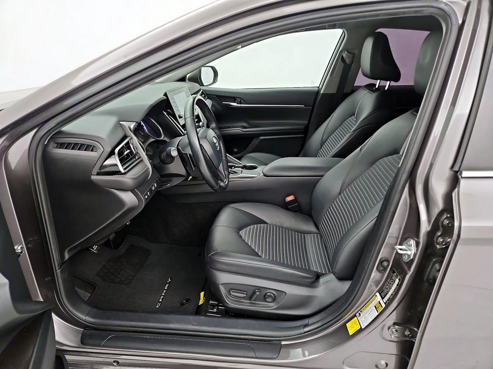 2021 Toyota Camry SE - Photo 12