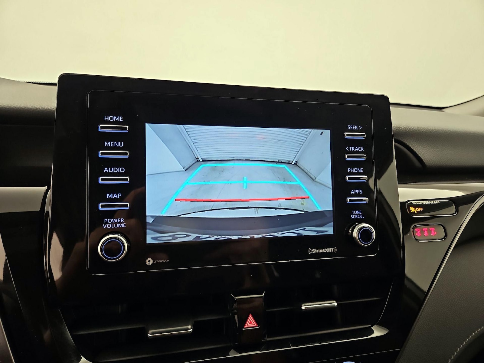 2021 Toyota Camry SE - Photo 15
