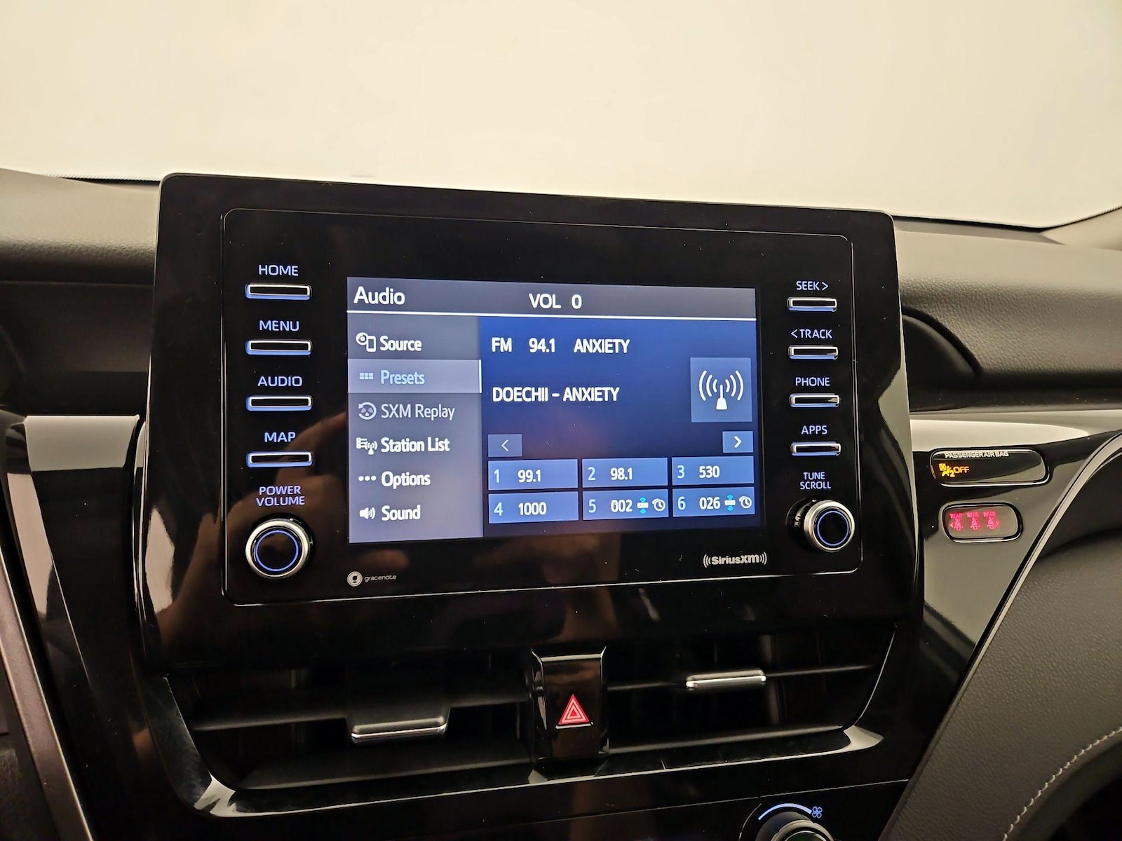 2021 Toyota Camry SE - Photo 16