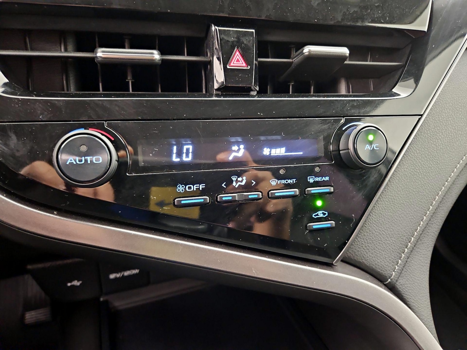 2021 Toyota Camry SE - Photo 17