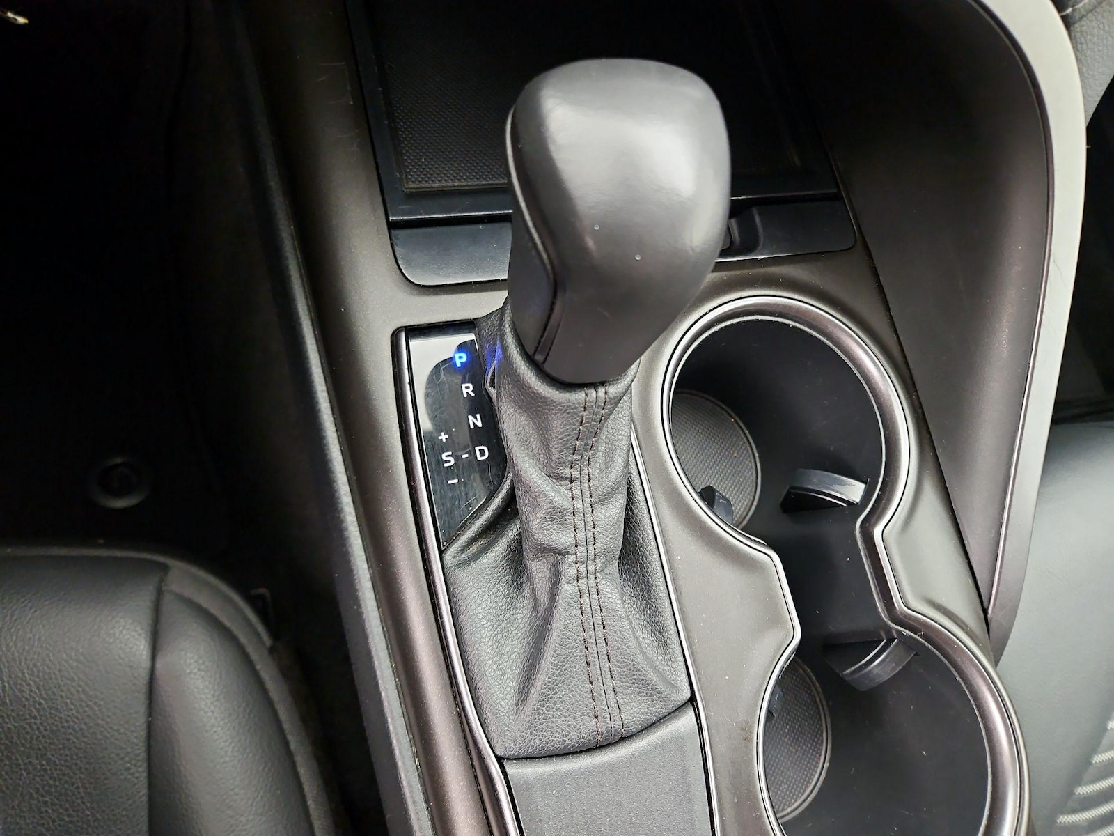 2021 Toyota Camry SE - Photo 18