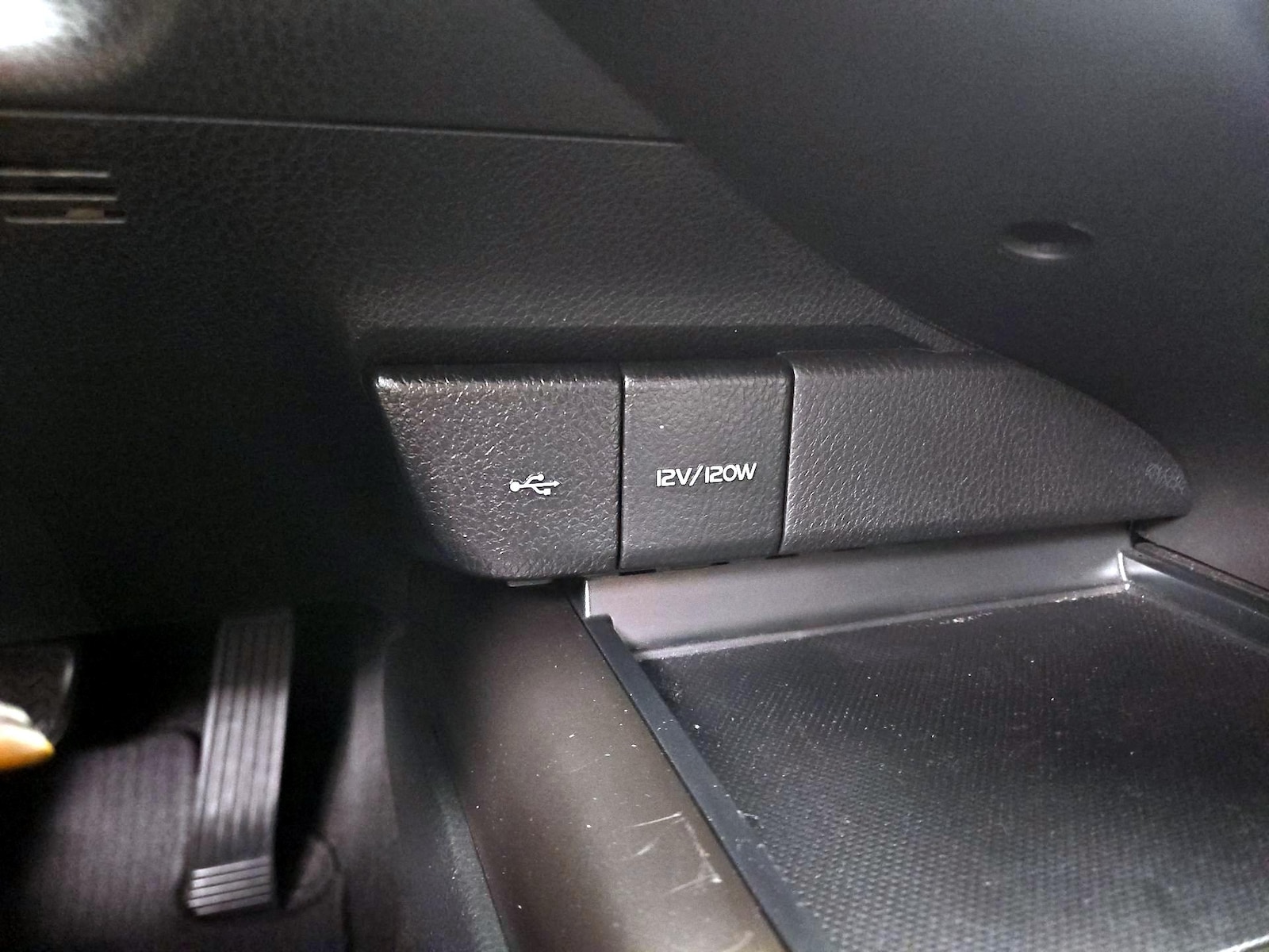 2021 Toyota Camry SE - Photo 19