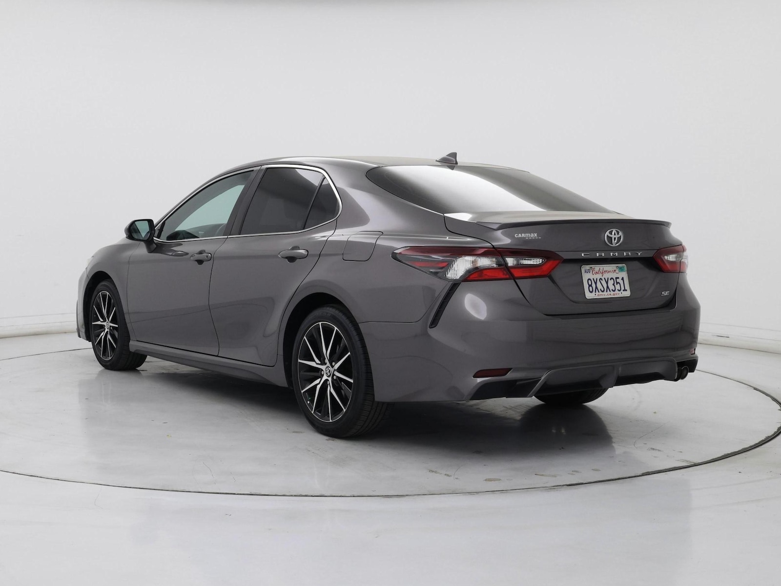 2021 Toyota Camry SE - Photo 3