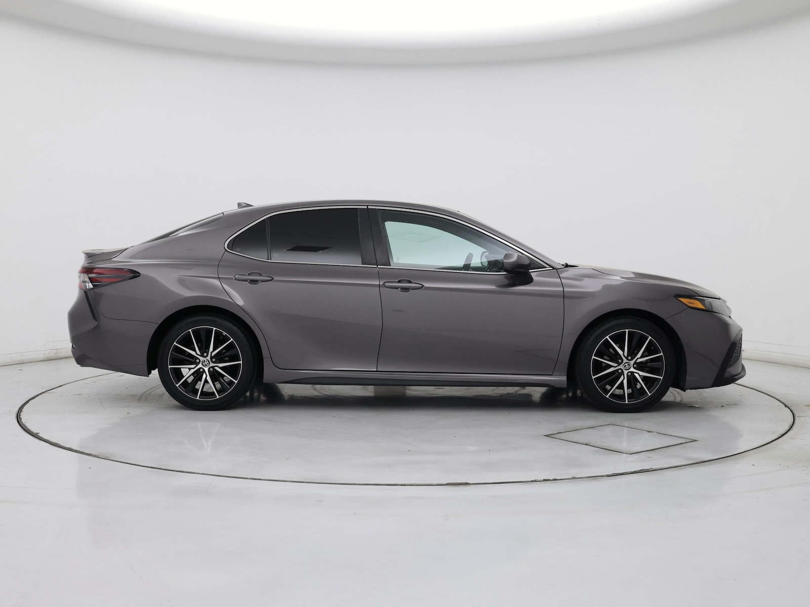 2021 Toyota Camry SE - Photo 8