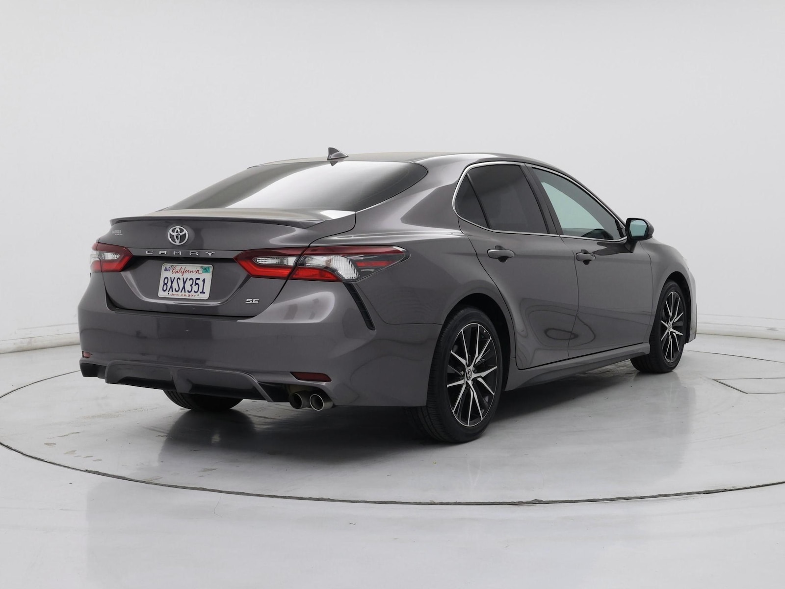 2021 Toyota Camry SE - Photo 9