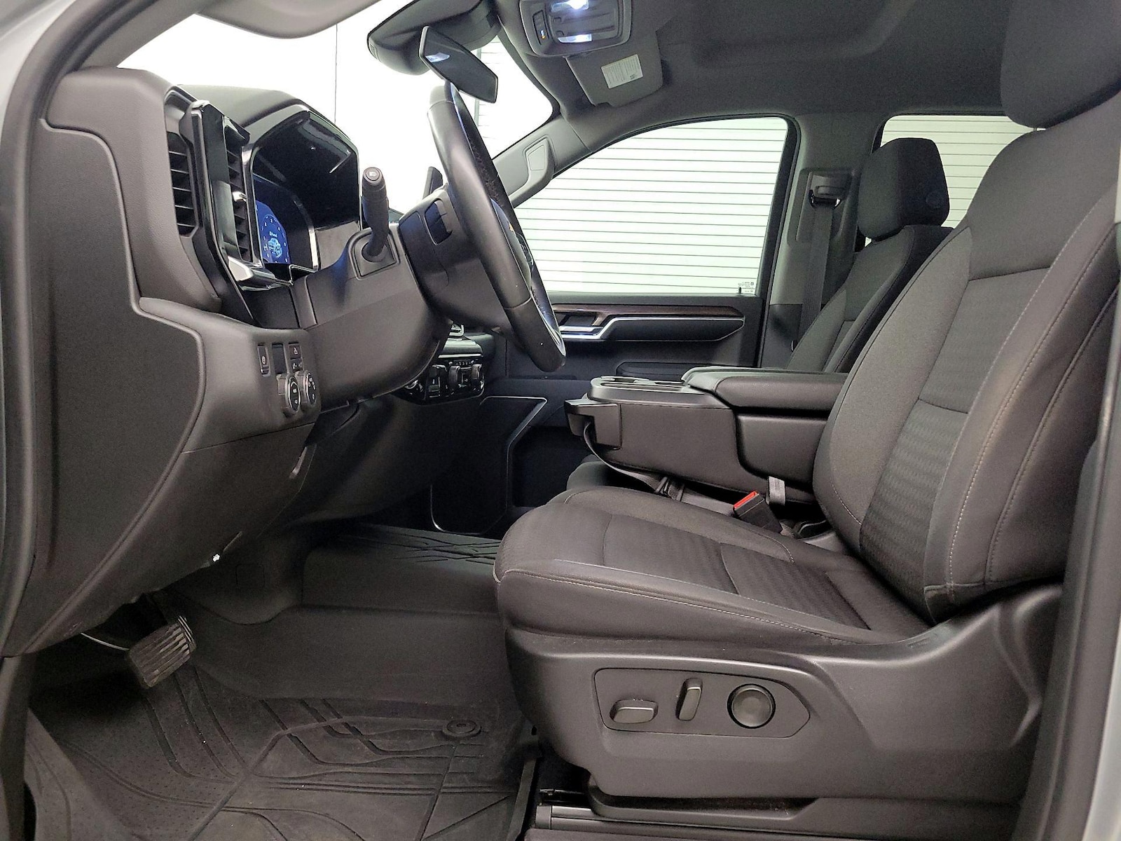 2023 Chevrolet Silverado 1500 LT - Photo 12