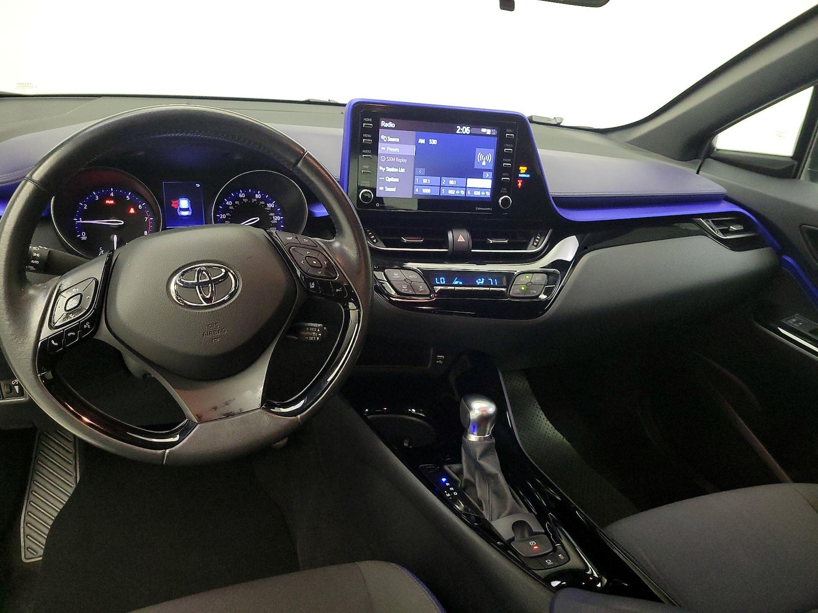 2020 Toyota C-HR XLE - Photo 10
