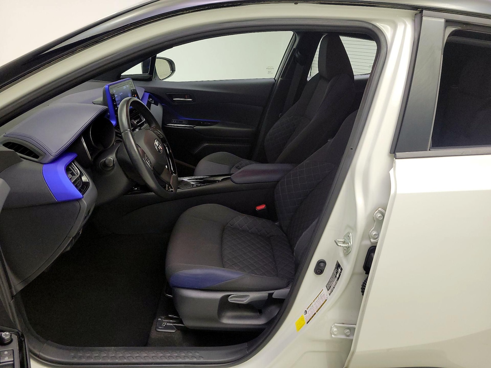 2020 Toyota C-HR XLE - Photo 12