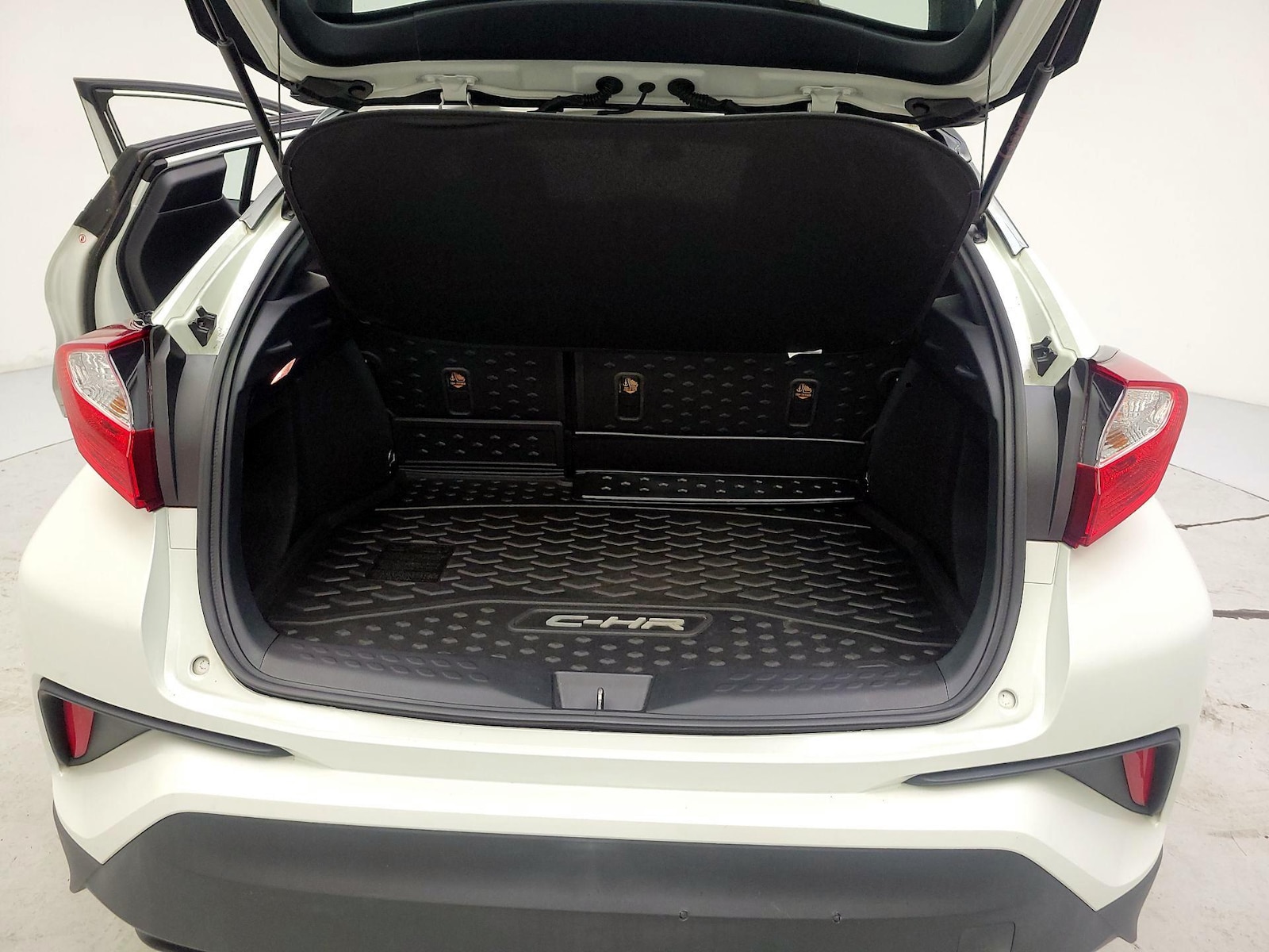 2020 Toyota C-HR XLE - Photo 20