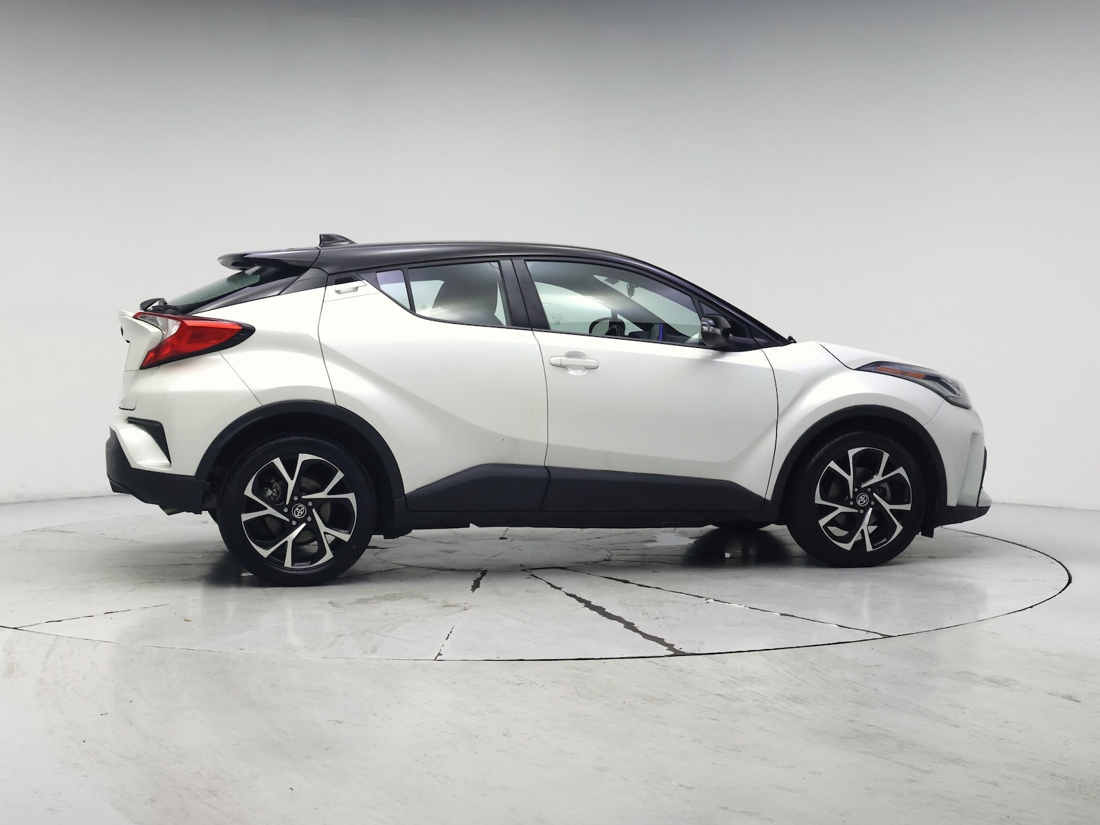2020 Toyota C-HR XLE - Photo 8