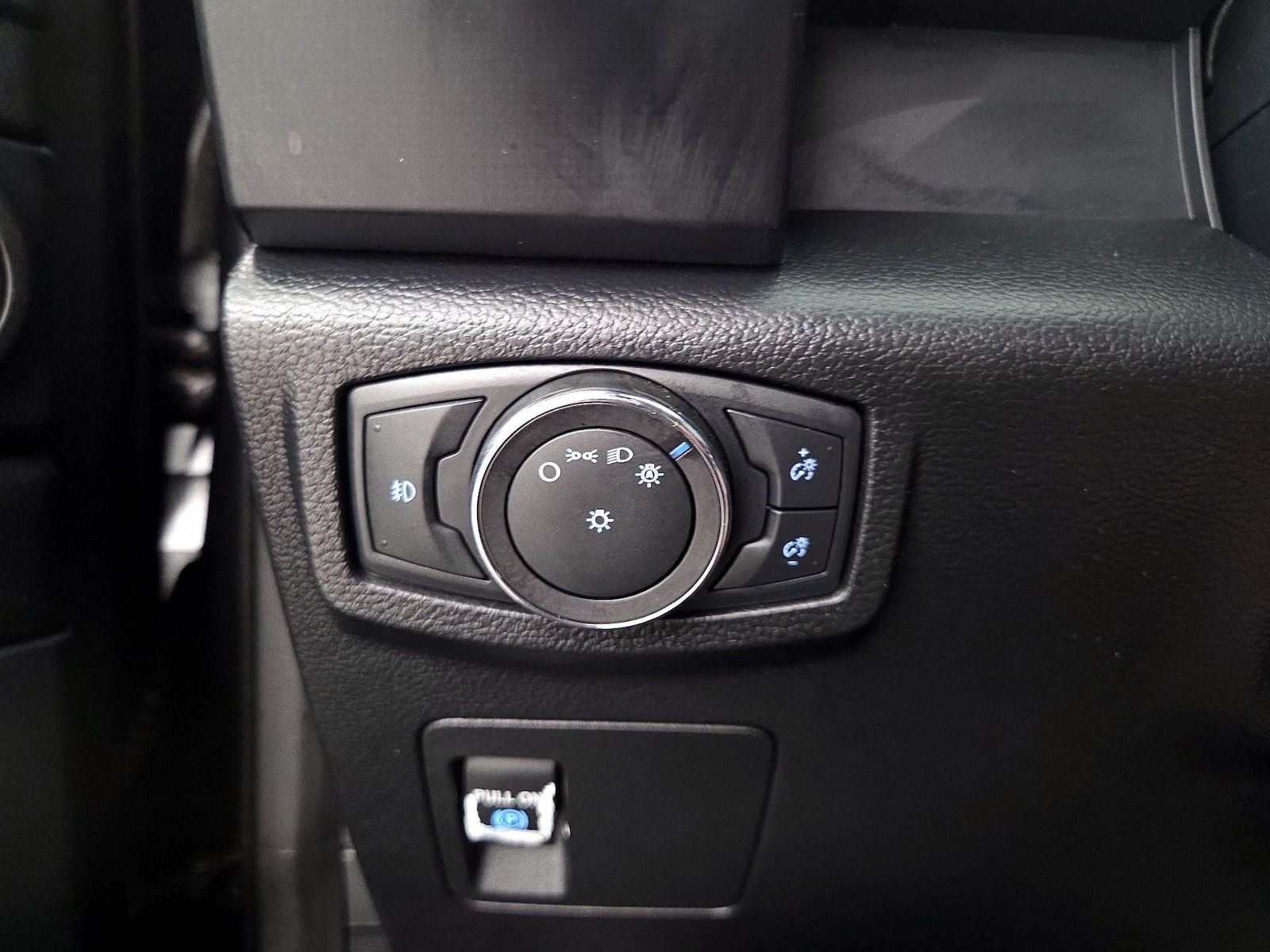 2021 Ford Expedition STX - Photo 14