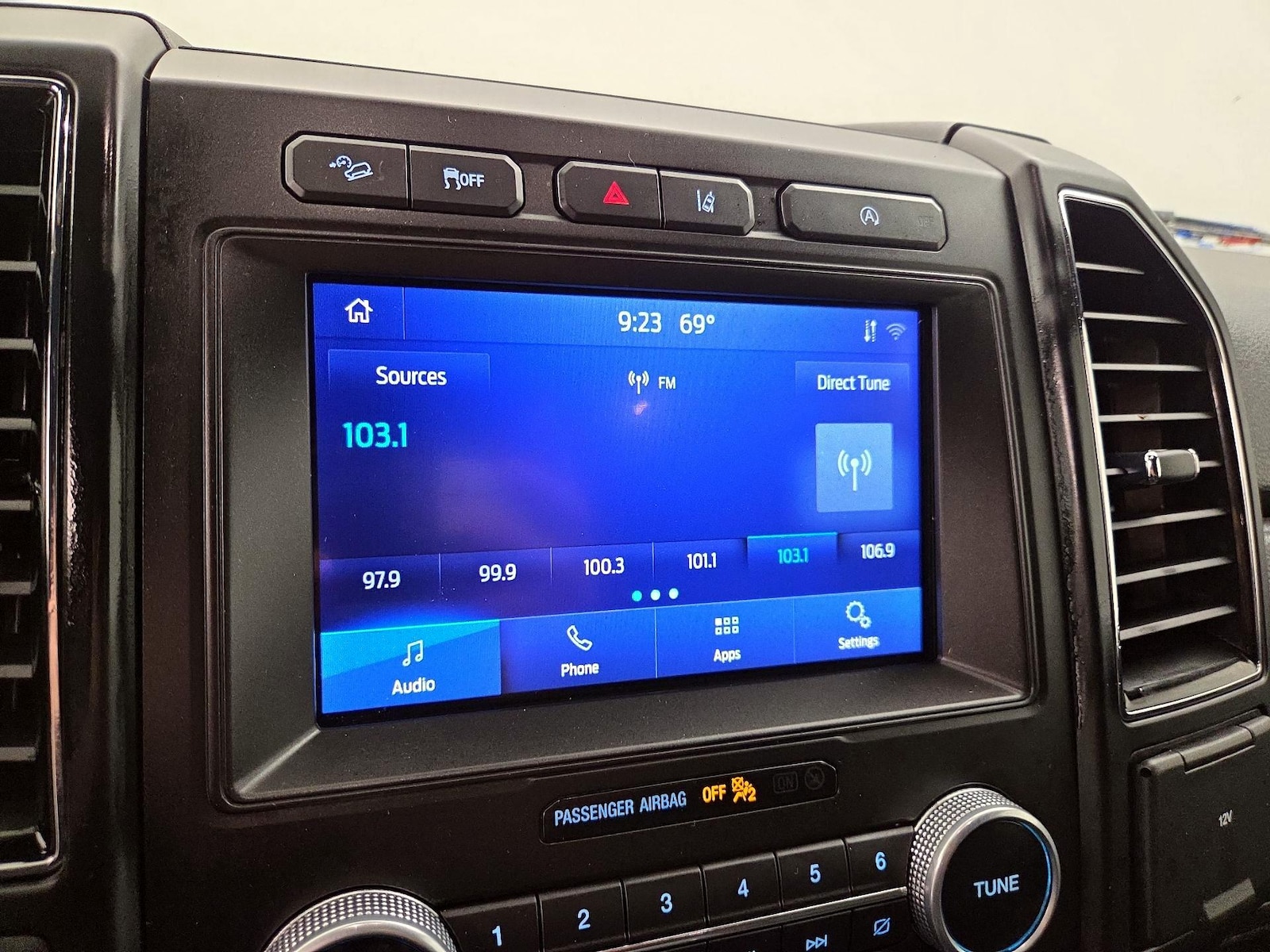 2021 Ford Expedition STX - Photo 16