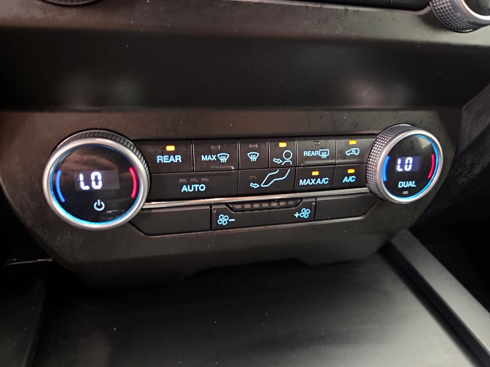 2021 Ford Expedition STX - Photo 17