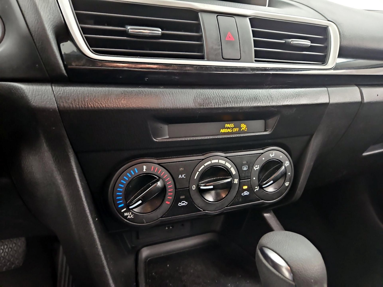 2016 Mazda MAZDA3 i Sport - Photo 17