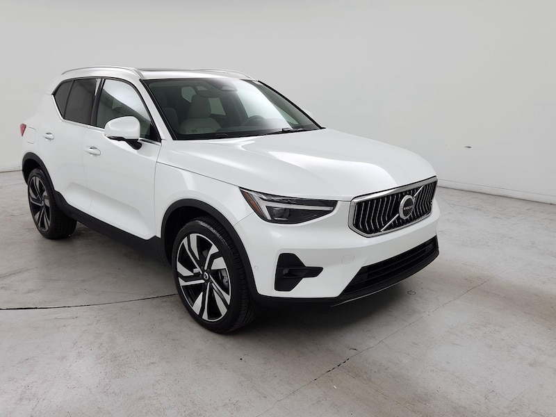 2025 Volvo XC40 B5 Ultra Bright Theme