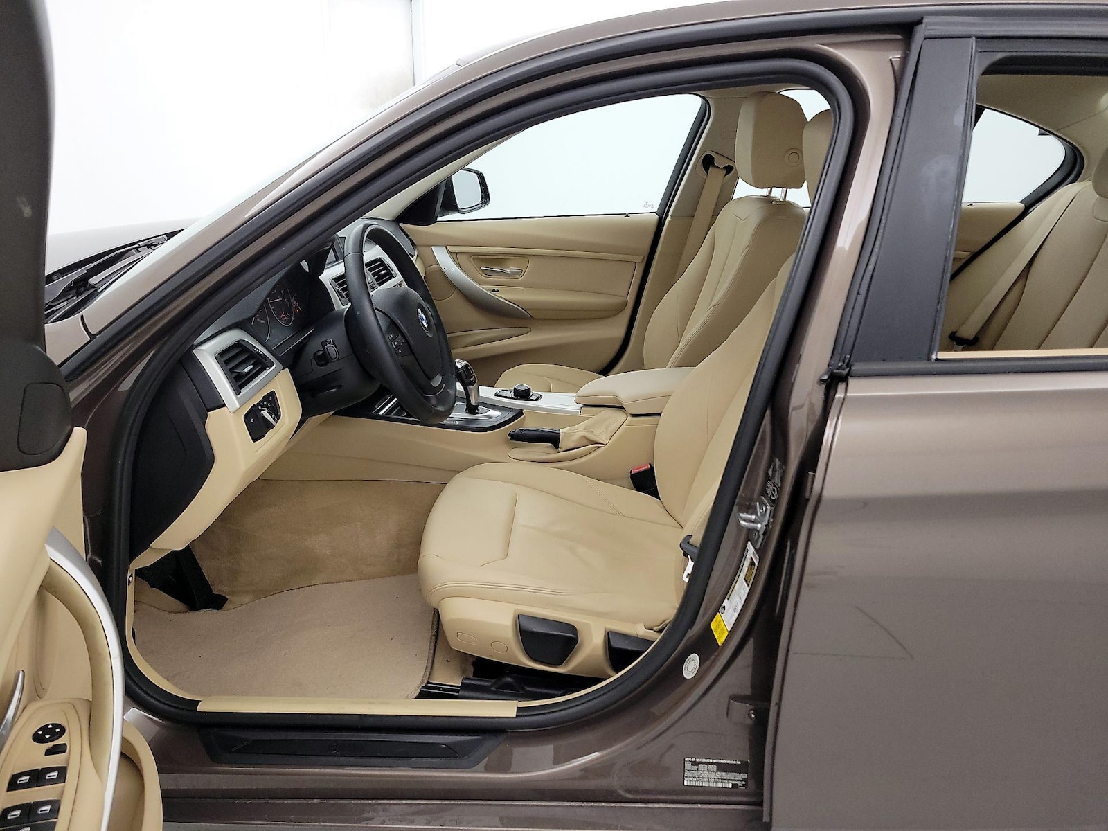 Side Airbags & Leatherette Seats