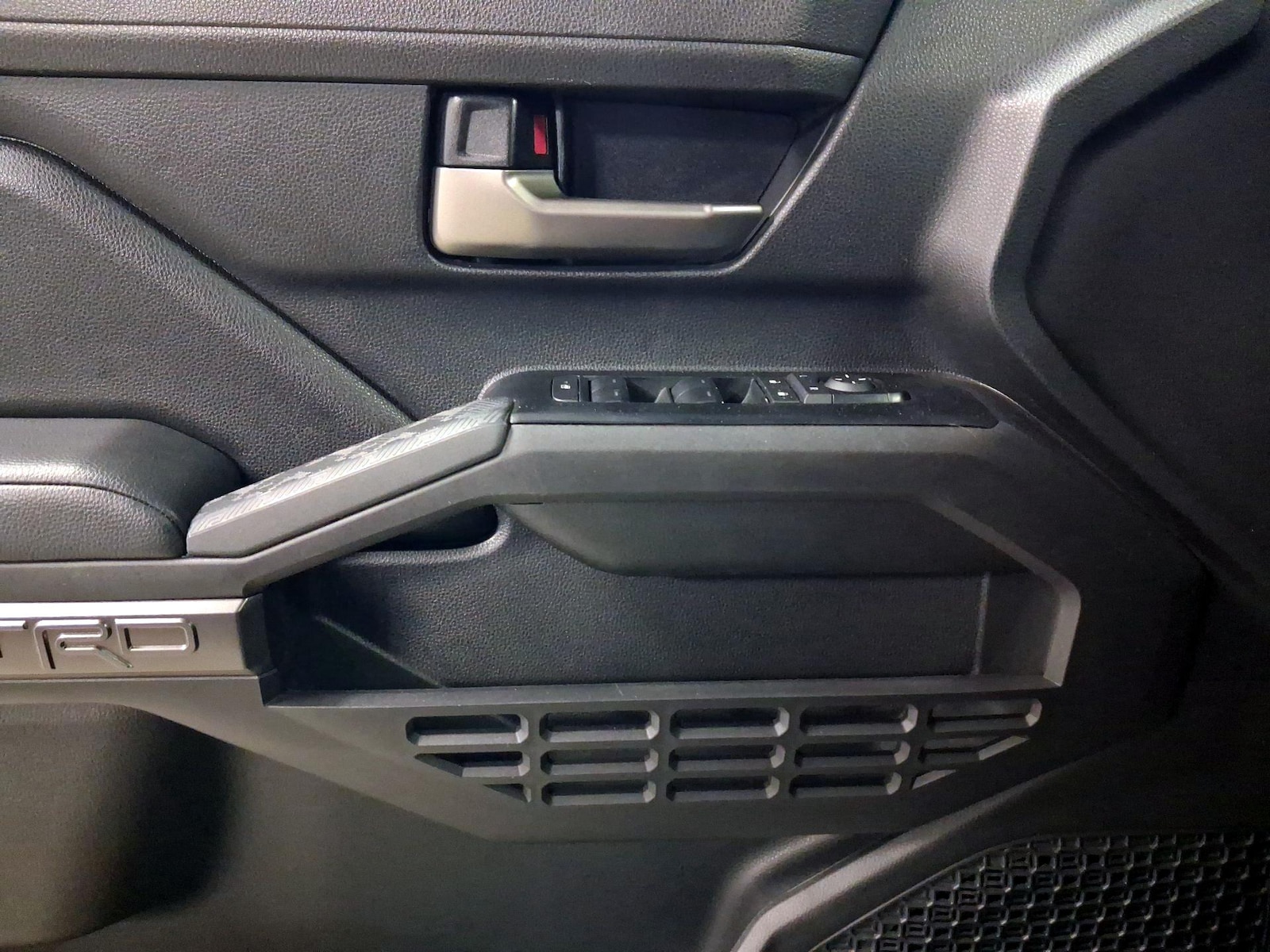 2025 Toyota Tacoma TRD Off Road - Photo 13