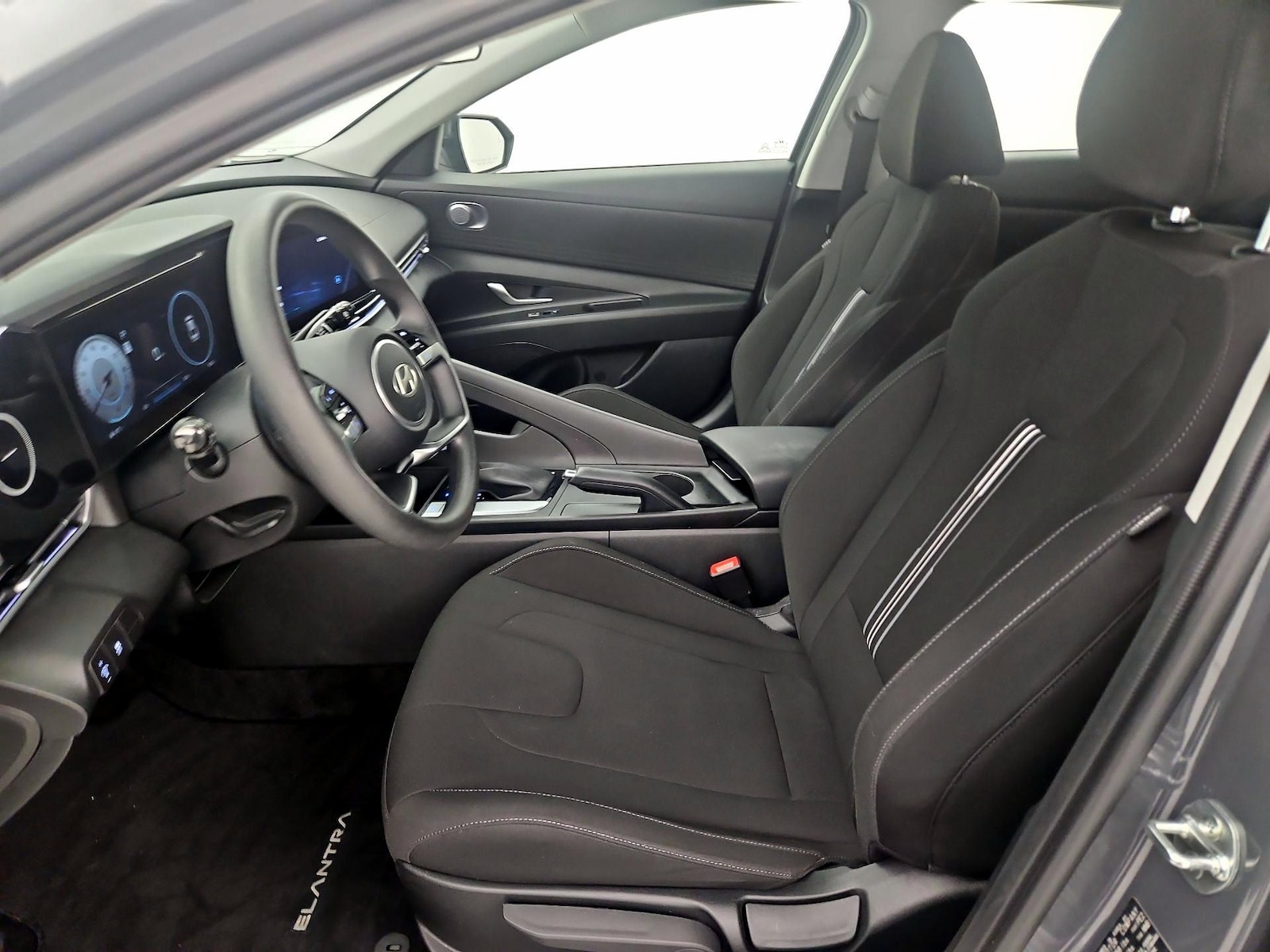 2024 Hyundai Elantra SEL - Photo 12