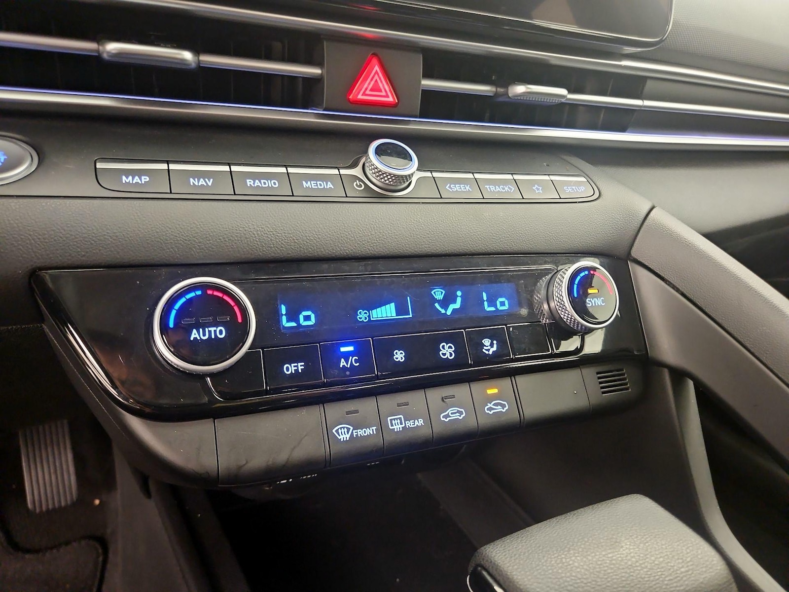 2024 Hyundai Elantra SEL - Photo 18