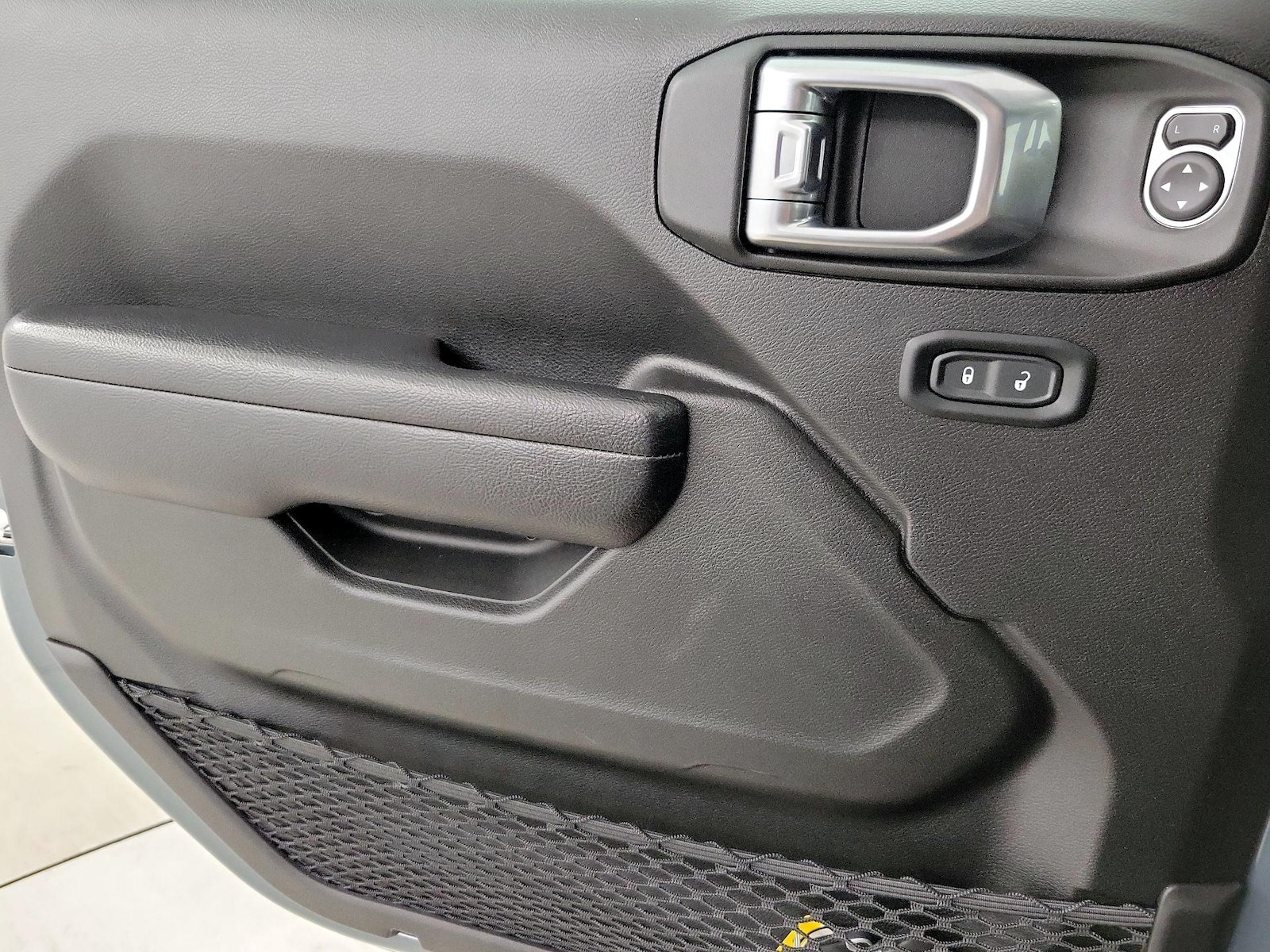 2024 Jeep Wrangler 4-Door Willys - Photo 13