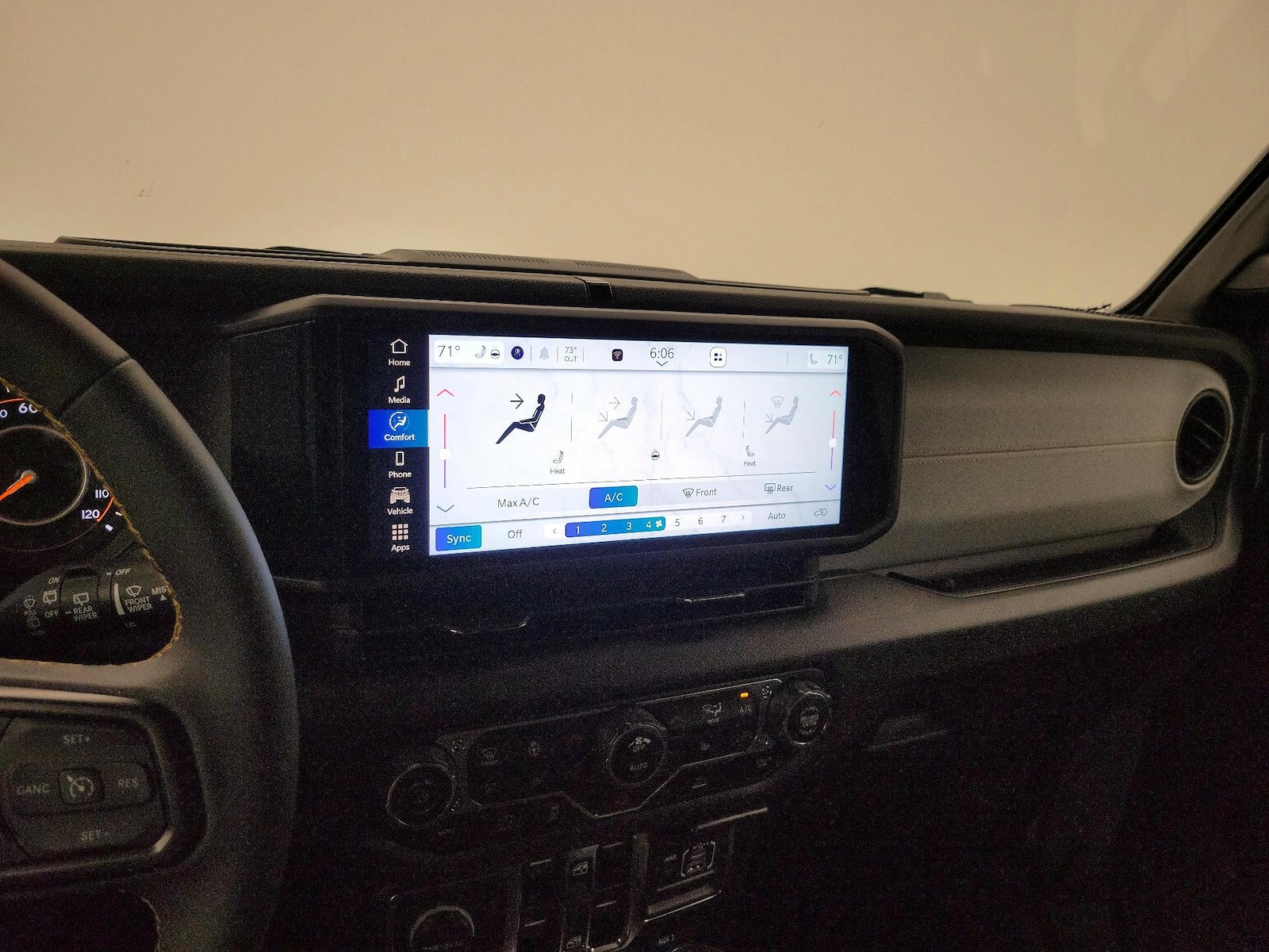 2024 Jeep Wrangler 4-Door Willys - Photo 17